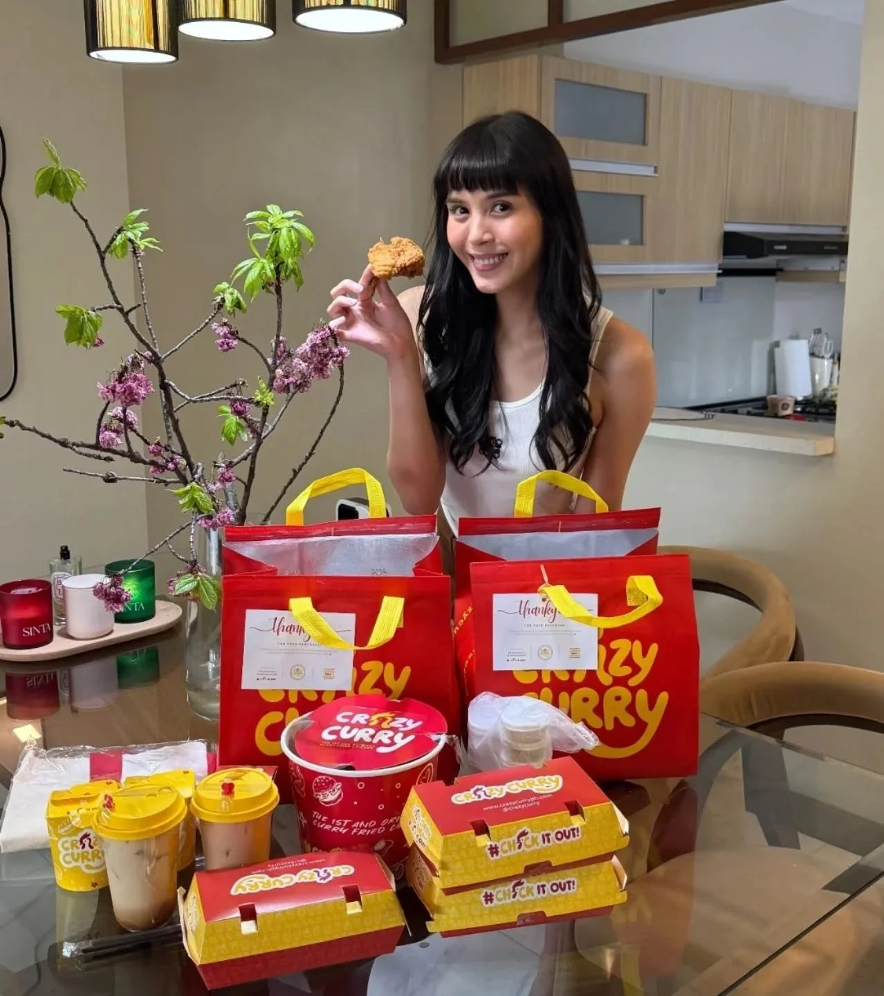 Thank you Ms. Ashley Ortega for trying out Crazy Curry, The First and Original Curry Fried Chicken in the Philippines. 💛❤️

#CrazyCurryPh #AshleyOrtega 
#ChickItOut #GrabFood #FoodPanda