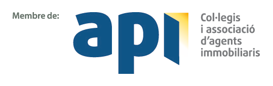 Logo de la Asociación de Profesionales Inmobiliarios (API) en colores azul, negro y amarillo con texto en español.