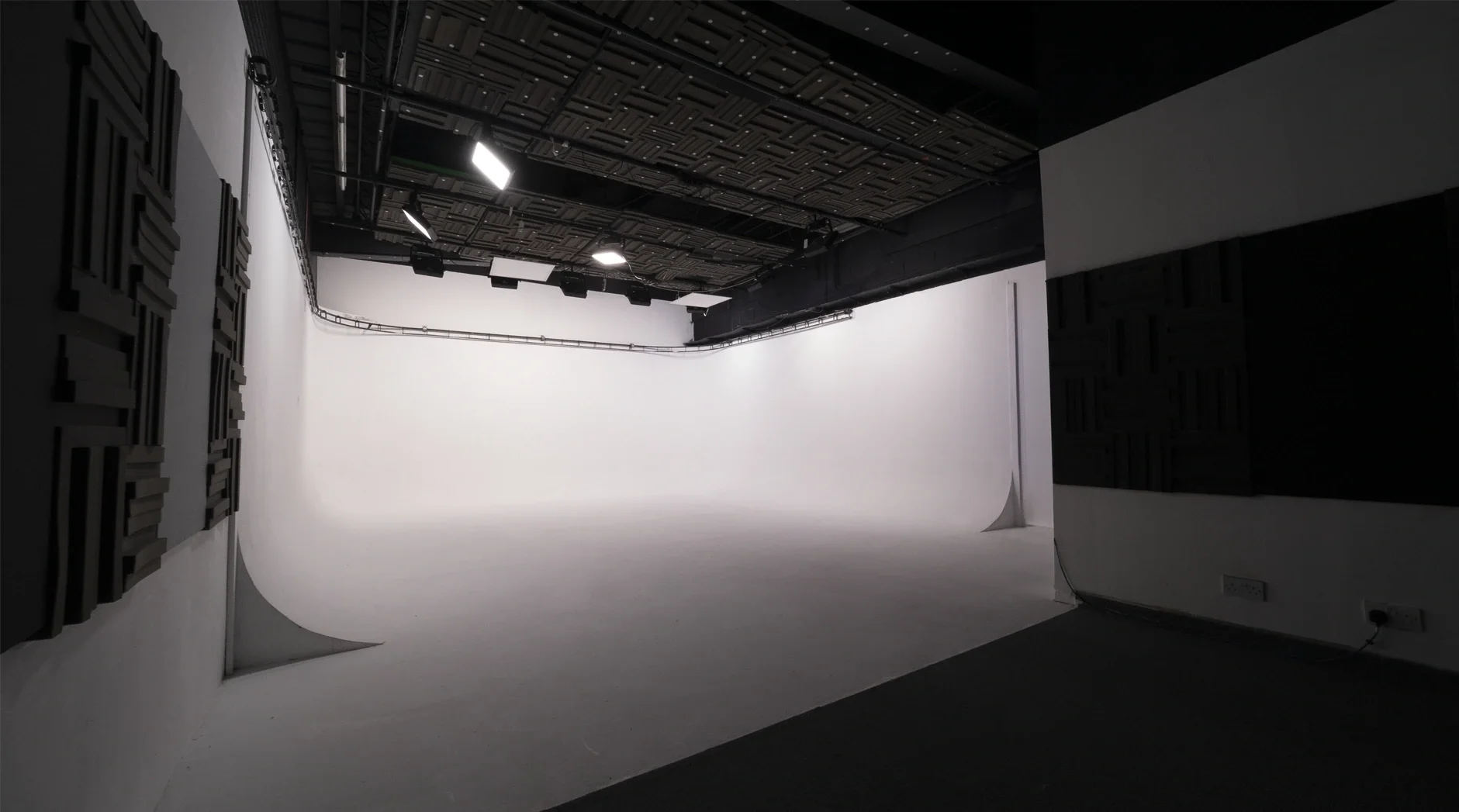 photography studio with infinity cove and lighting rig