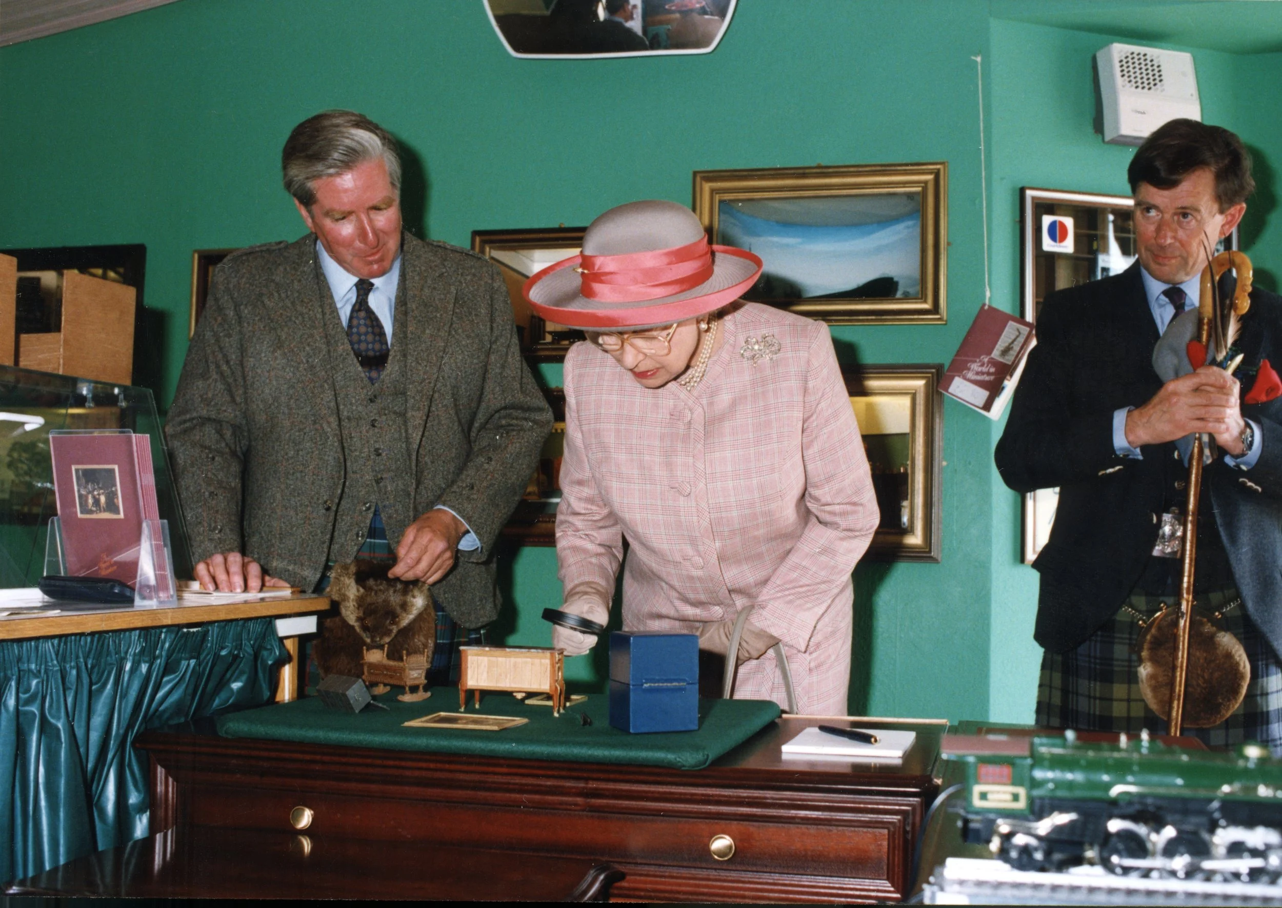 Queen Elizabeth II visiting ‘A World in Miniature Museum’ and saw miniature of the Rembrandt by Judith Drury.