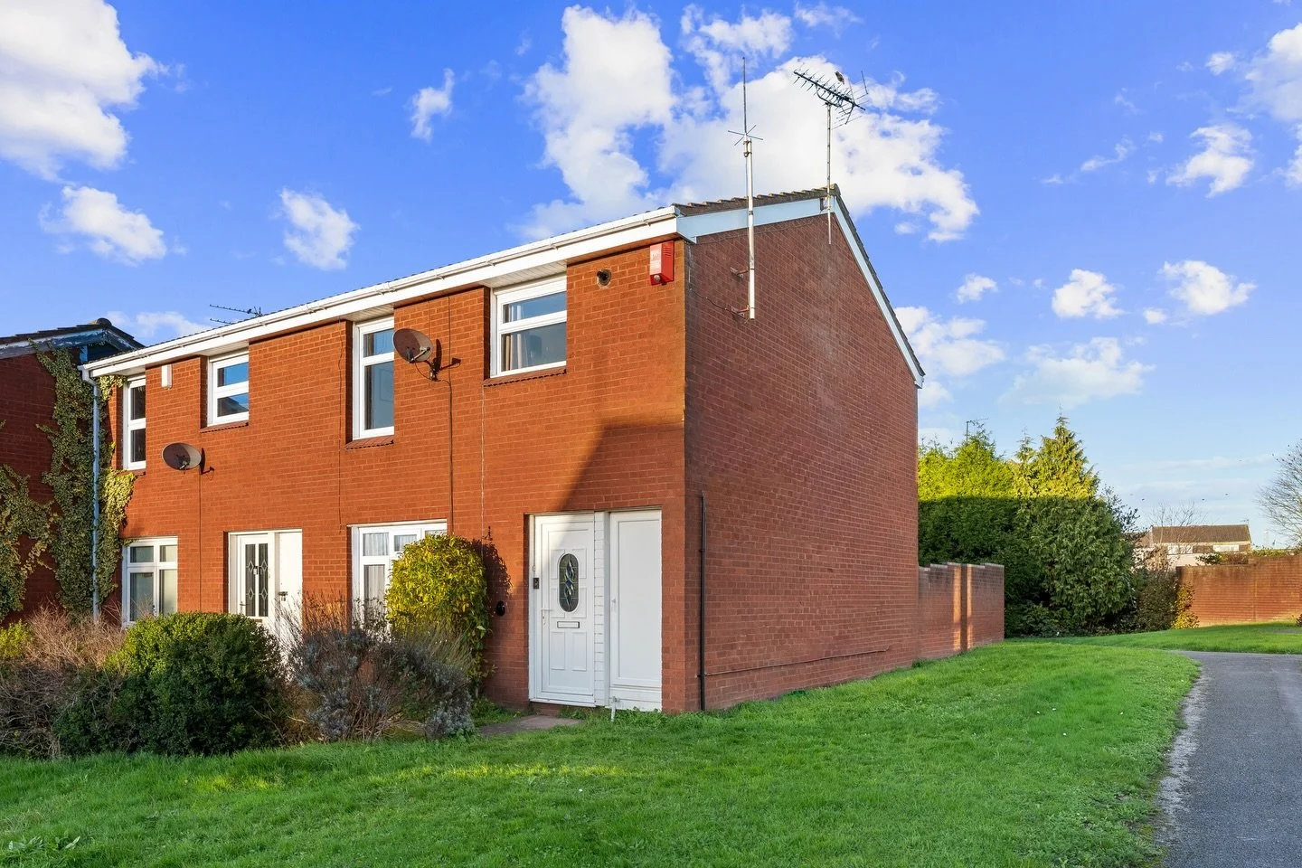 Your listing has seconds to stand out. Make them count. 📸🏡

Professional Airbnb &amp; property photography, video &amp; staging
✔ Nationwide coverage
✔ 48hr delivery
✔ Optimised to maximise clicks &amp; bookings

Start 2026 right &mdash; book in no