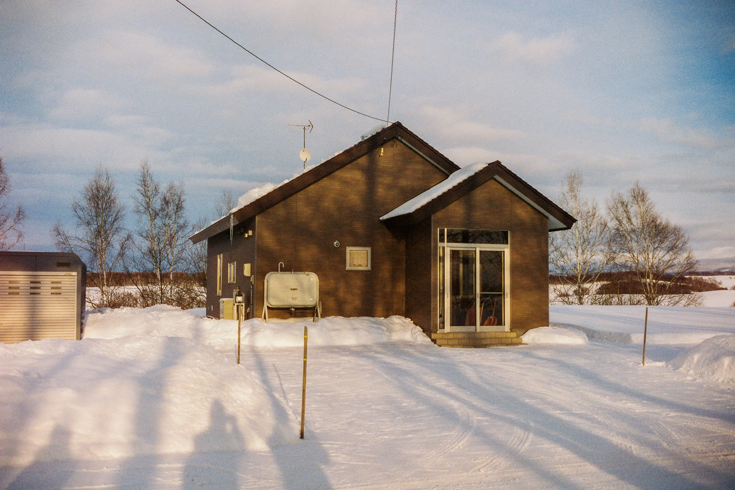 R1-03775-0000_fullres.jpg