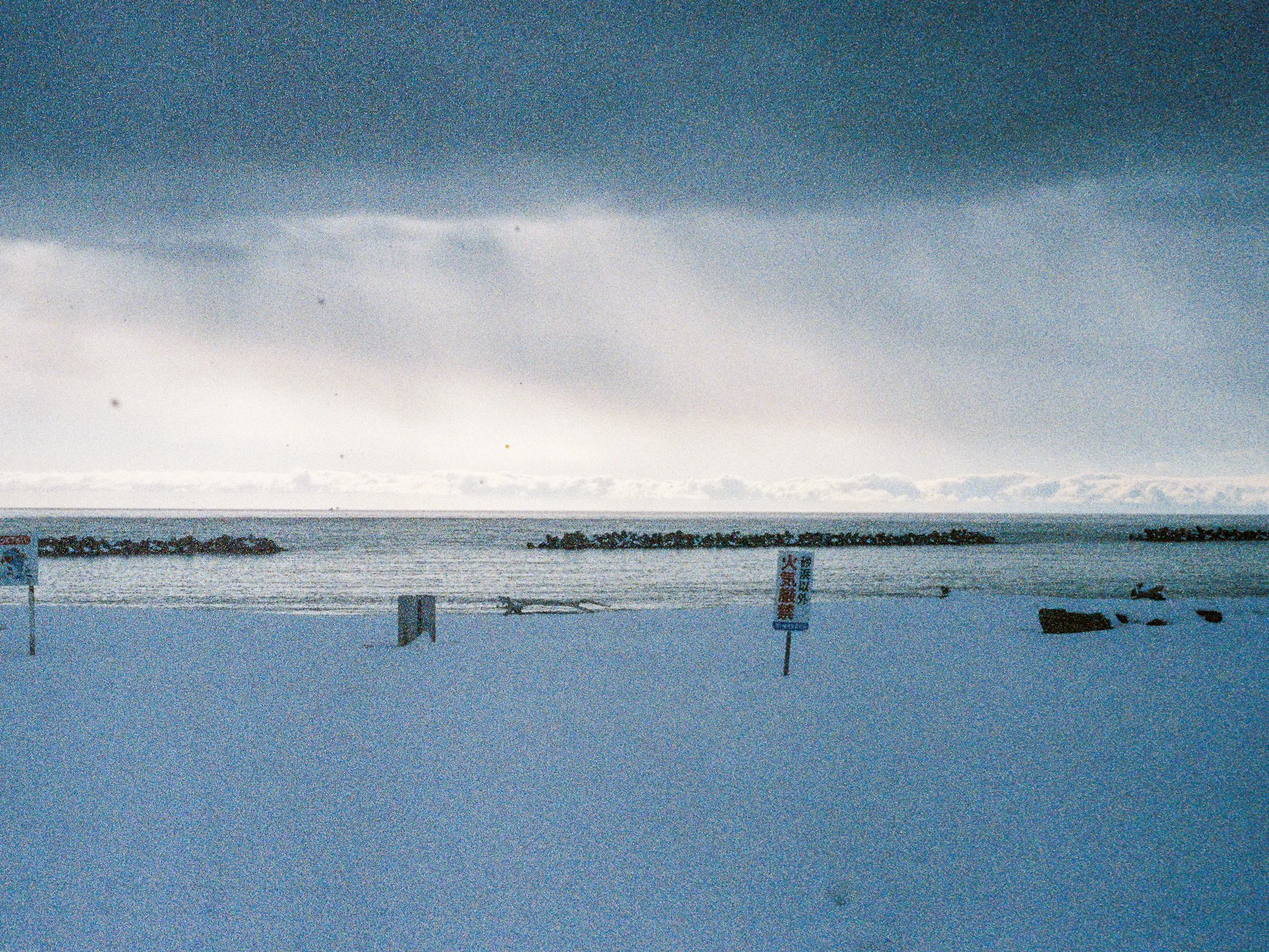 
Leica M6 | Cinestill 800T