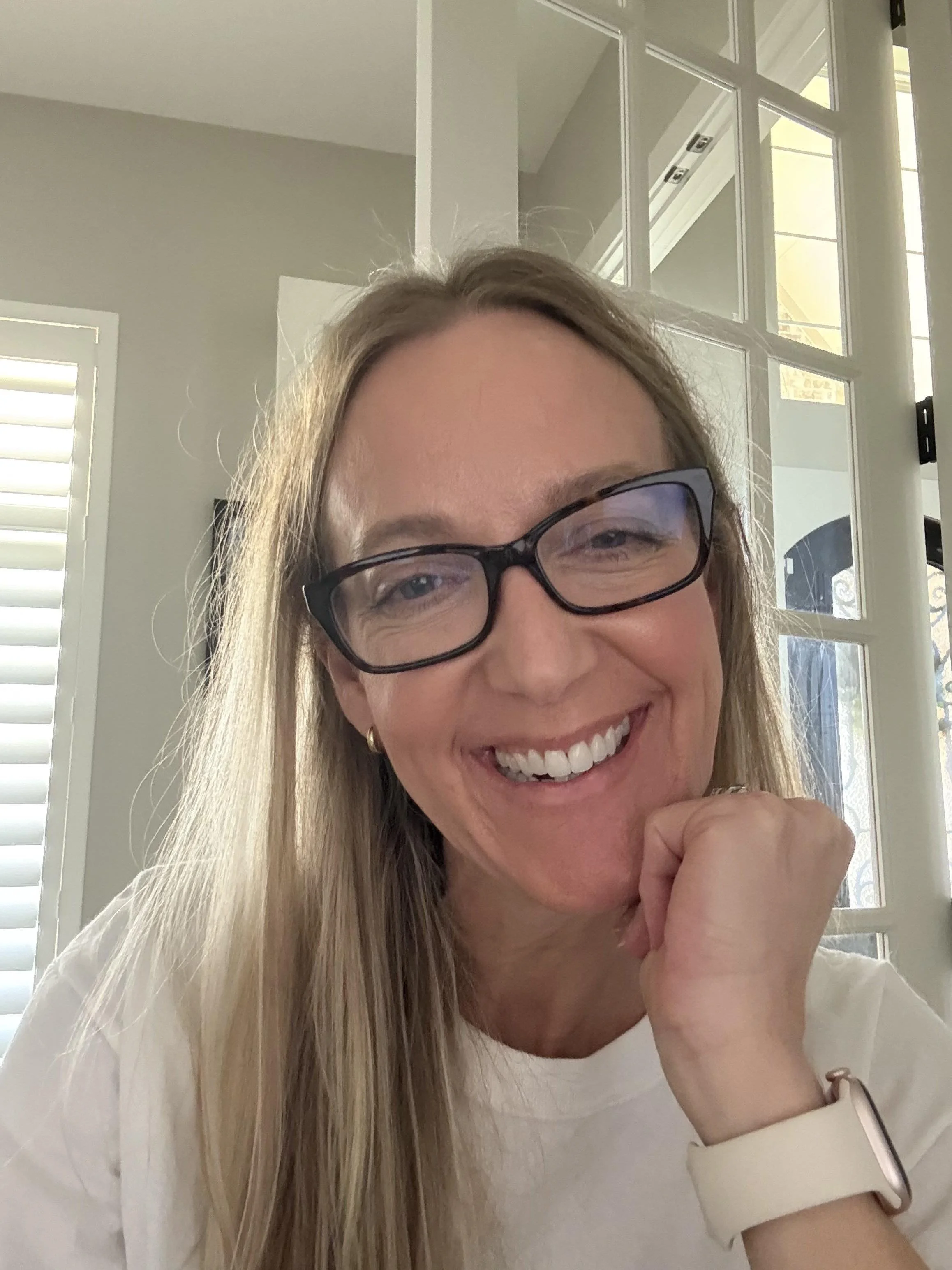 Headshot of Robin Farley.