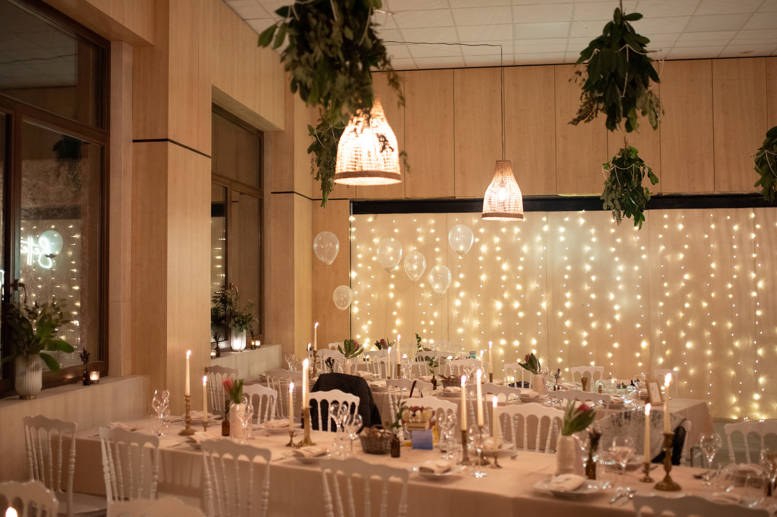 Architecte Genève. Rénovation salle de fête Genève, écologie, durabilité, respectueux de l'environnement, architecture genevoise locale et durable. Chaux et matériaux qui respirent. Bois et grès des Vosges.