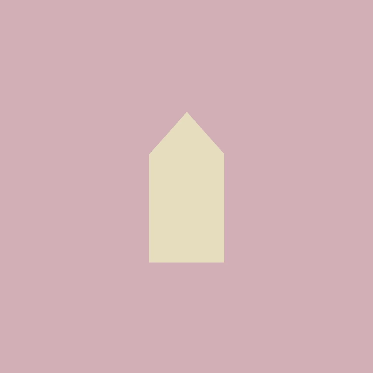 Un fond rose clair avec une forme de maison beige simple au centre. Une illustration minimaliste d'une maison stylisée en beige sur un fond rose pâle. Pour la rénovation d'une maison ou son extension par un architecte à Genève.
