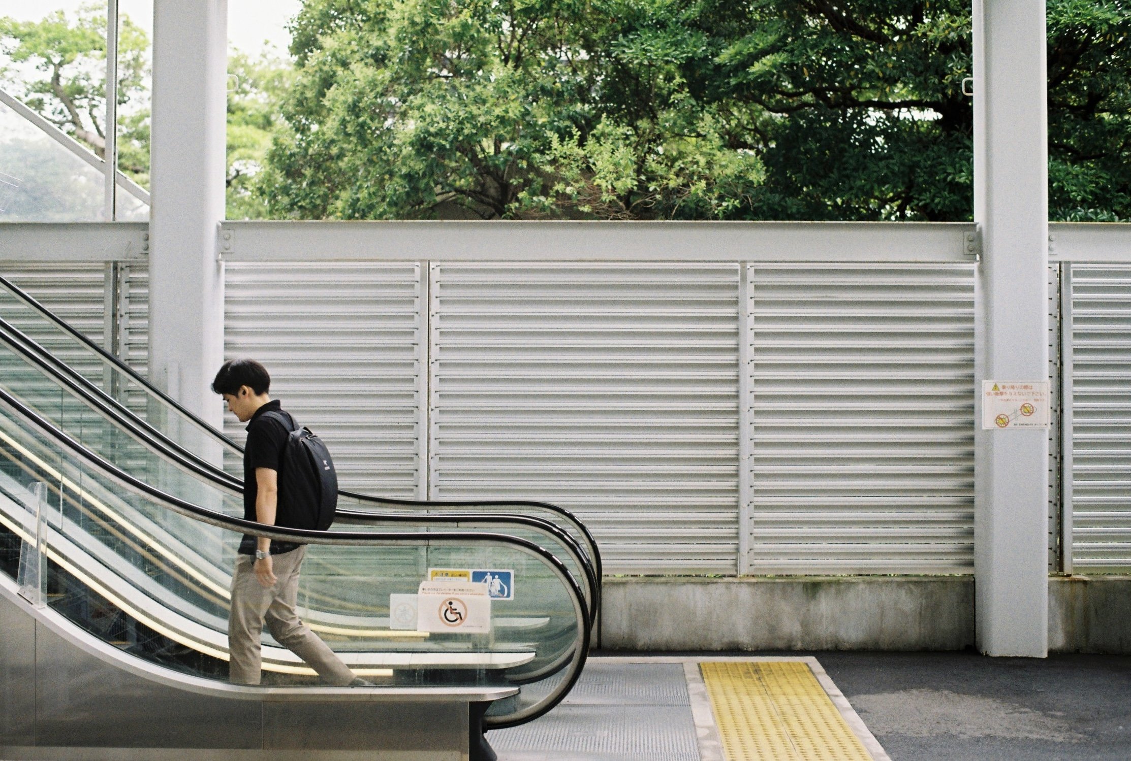 Commute (Pentax LX, 50mm f/1.4)