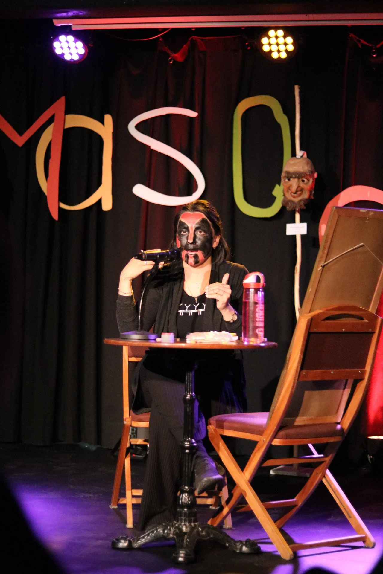 Grønlænder giver oplæg om grønlandsk maskedans til maske festival i Canada