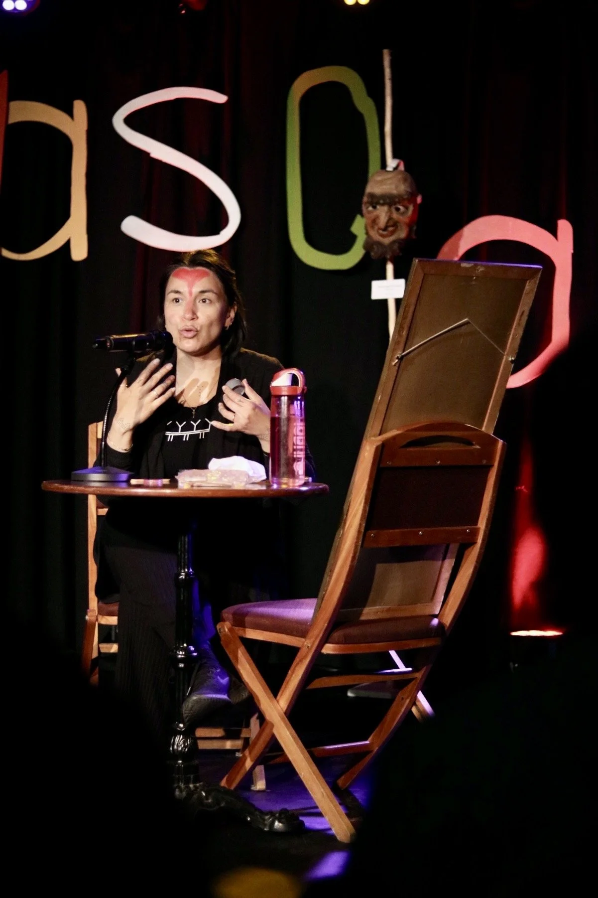 Grønlænder giver oplæg om grønlandsk maskedans til maske festival i Canada