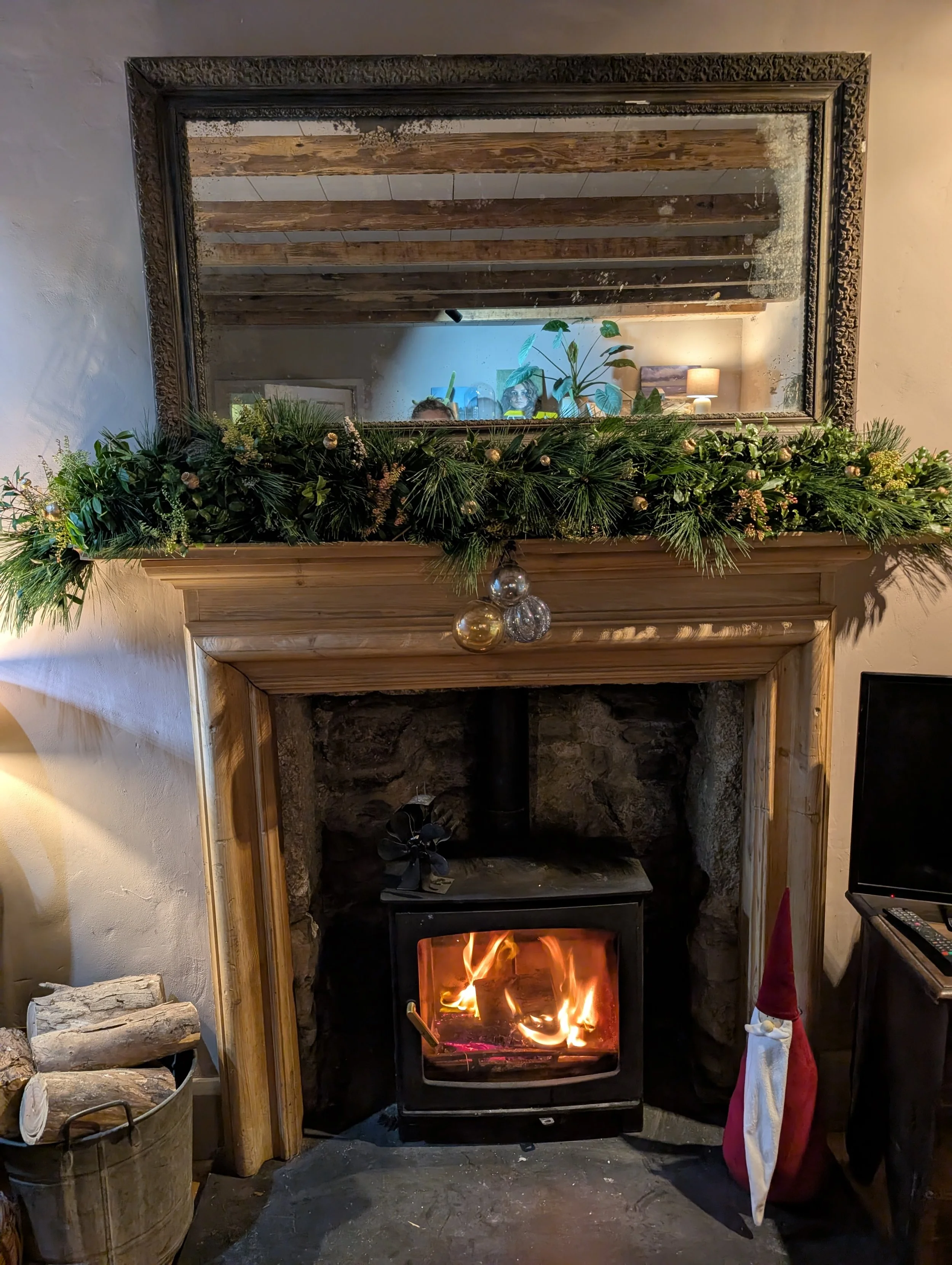 Festive Mantlepiece Garland, 10th December, 11-3pm, Trebah Garden