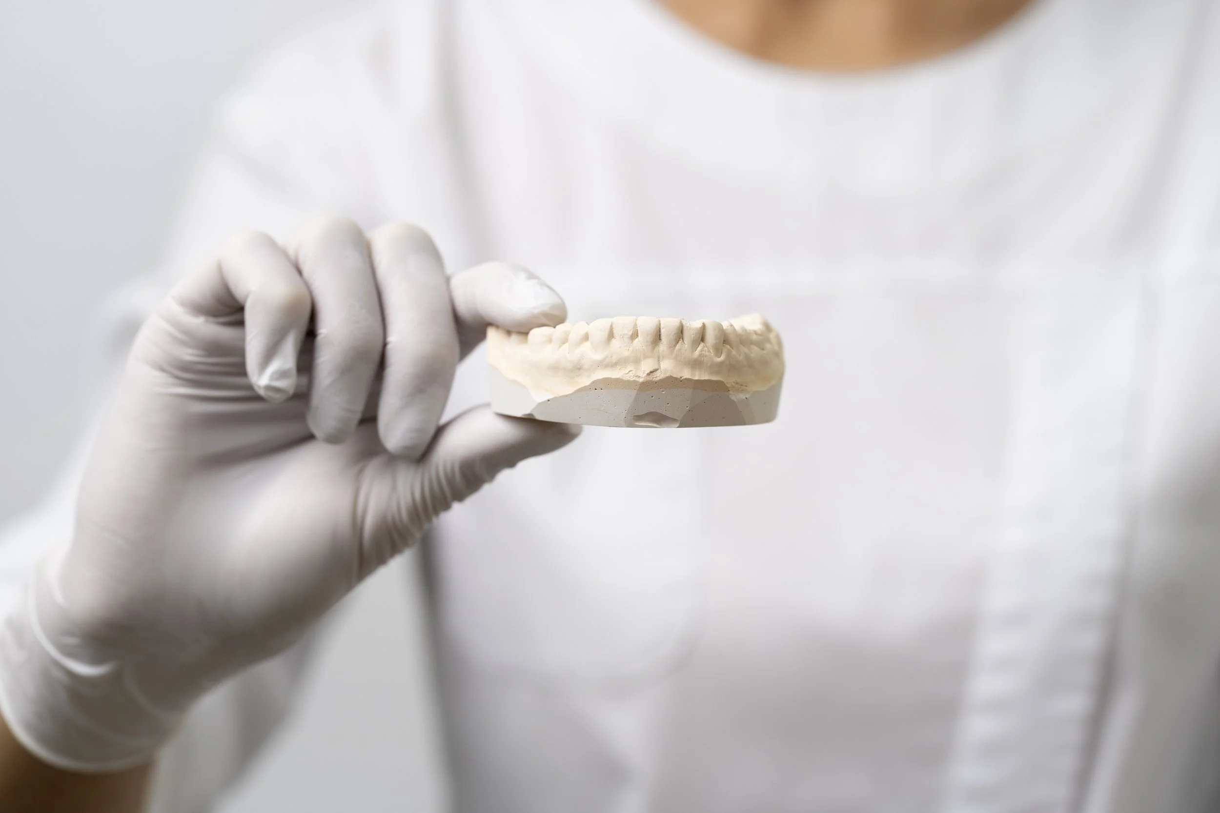 Cómo elegir laboratorio dental en 2026: lo que debes exigir (y lo que ya es inaceptable)