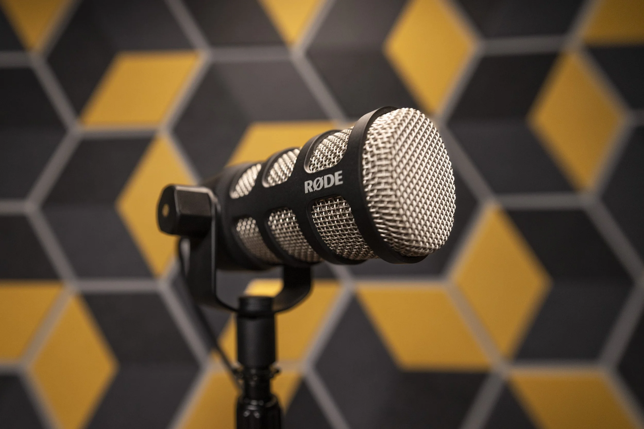 Basic Service - Rent the soundproof suite with lighting grid, per hour