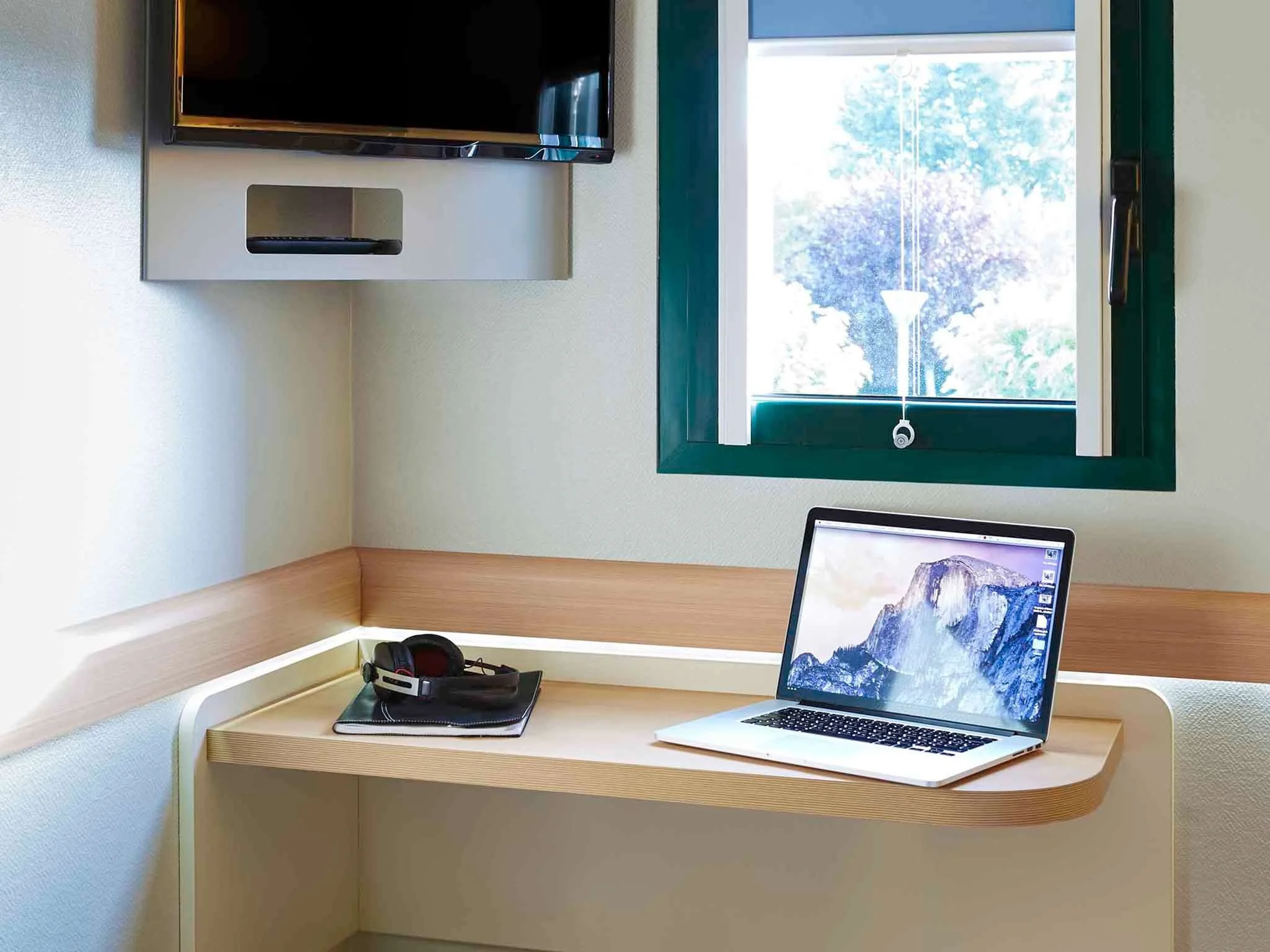 ibis-budget-albi-terssac-bureau-chambre-tv.jpg