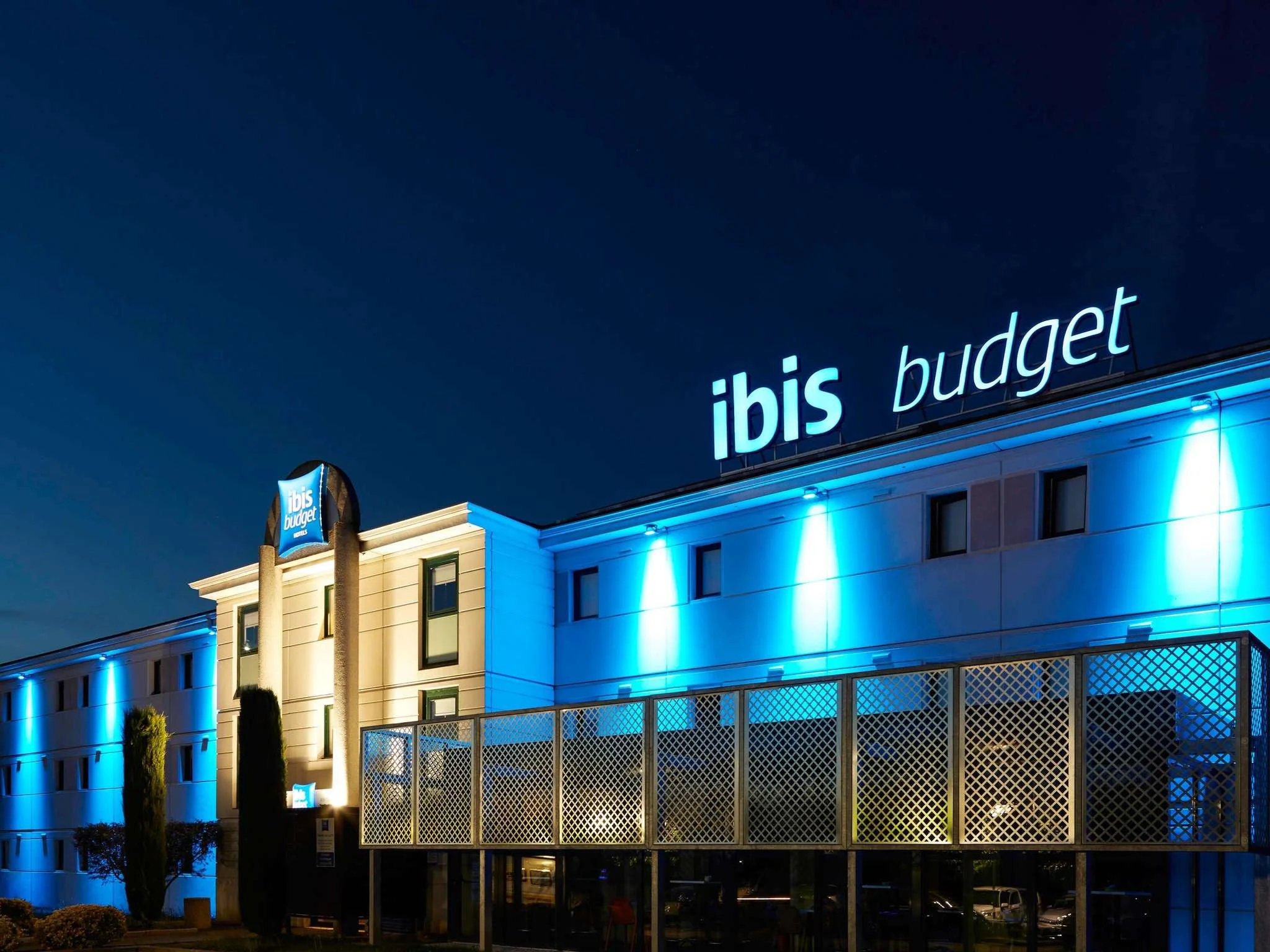 ibis-budget-albi-terssac-facade-hotel-nuit.jpg
