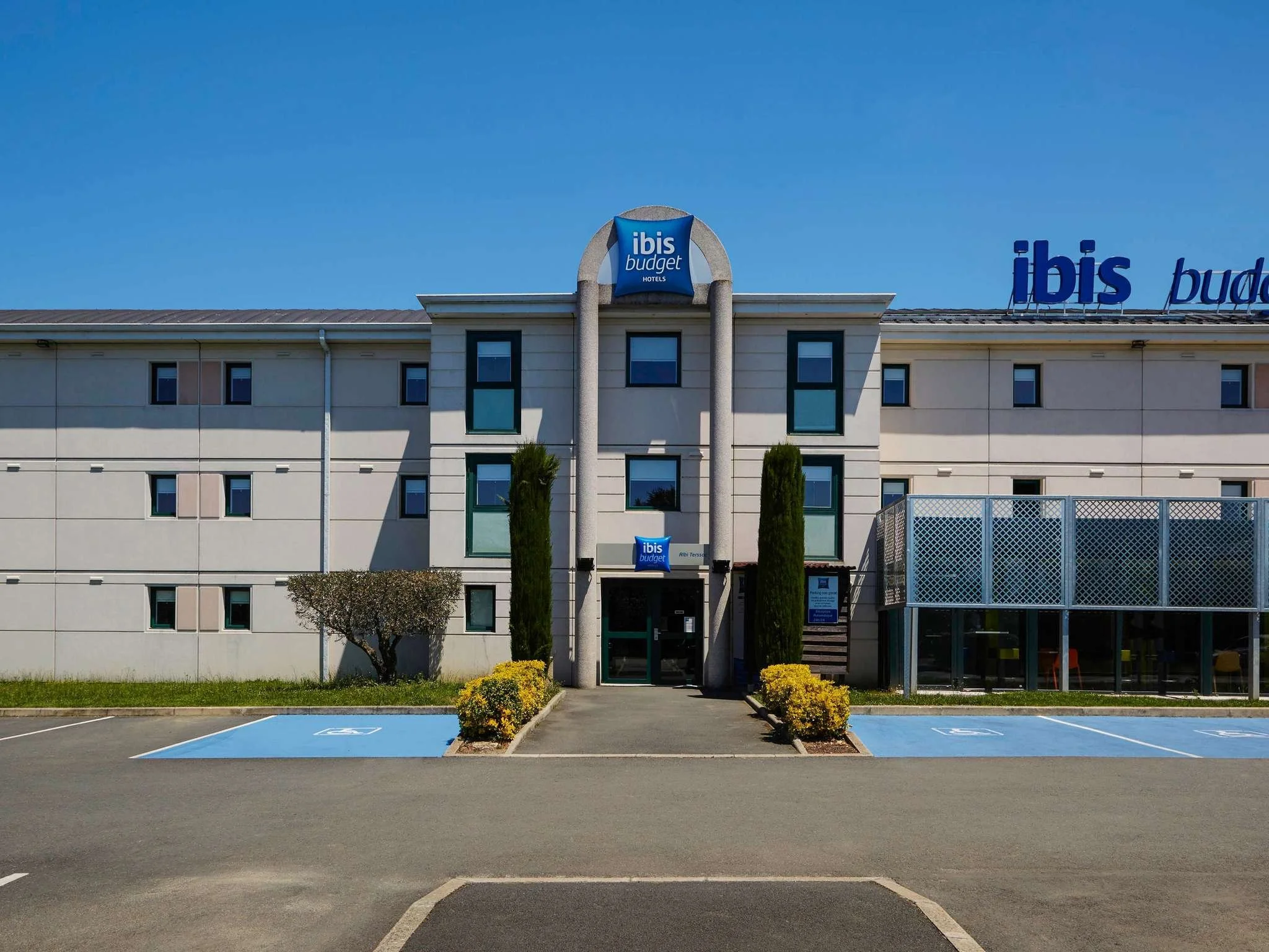ibis-budget-albi-terssac-facade-hotel-parking.jpg