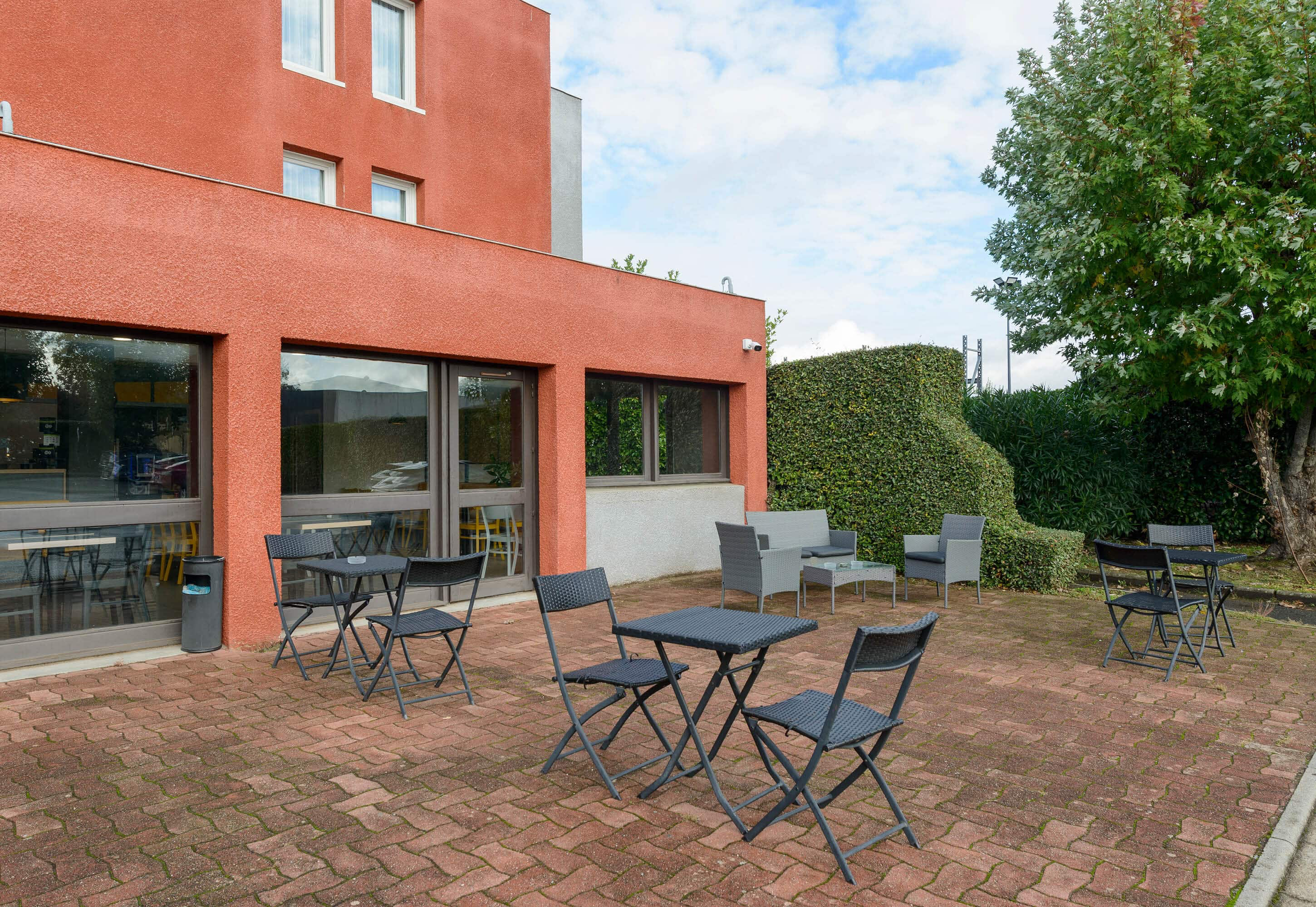 hotel-albi_4645_terrace.7a15c139-30569.png