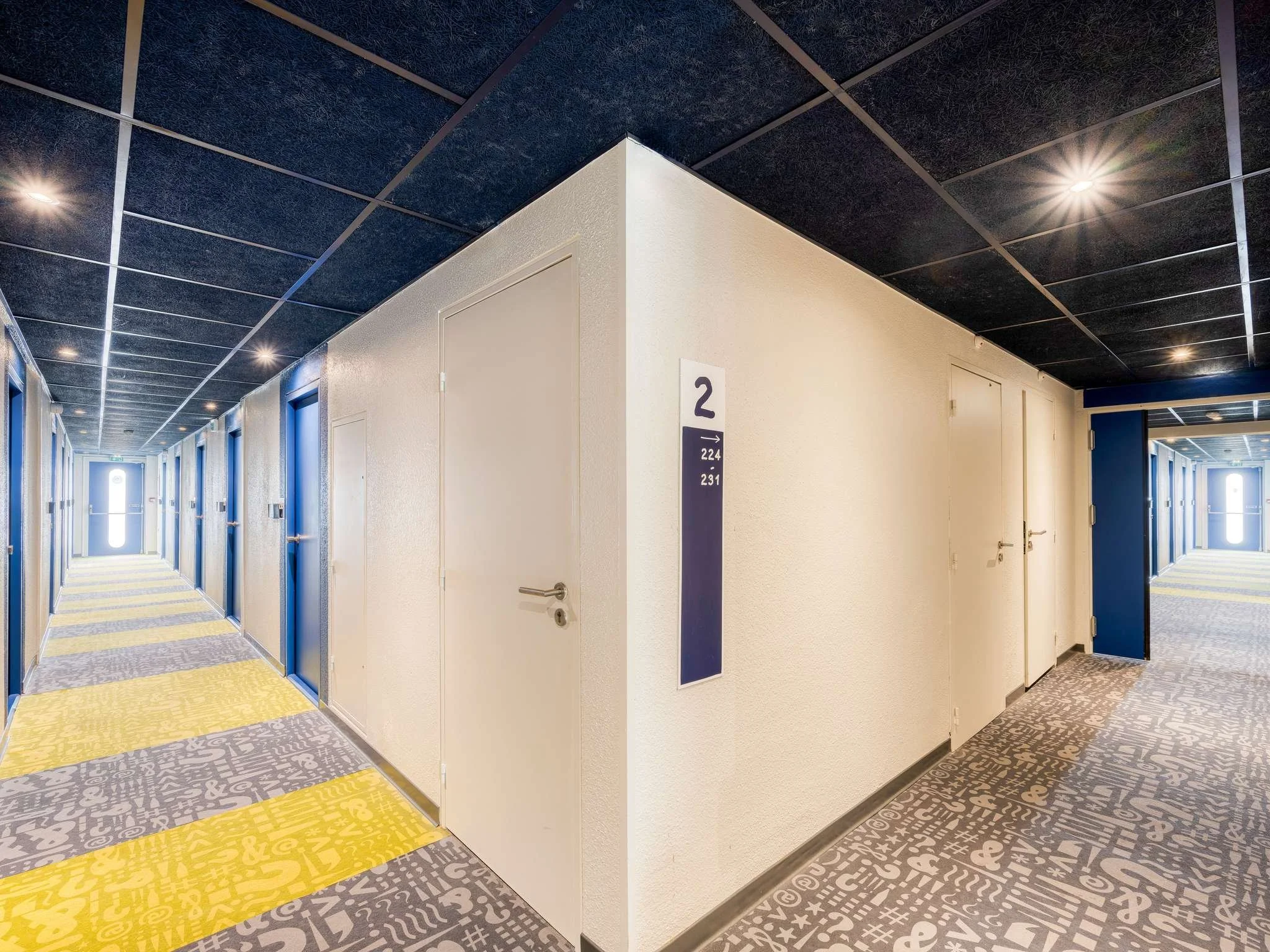 ibis-budget-versailles-trappes-couloir-chambres.jpg