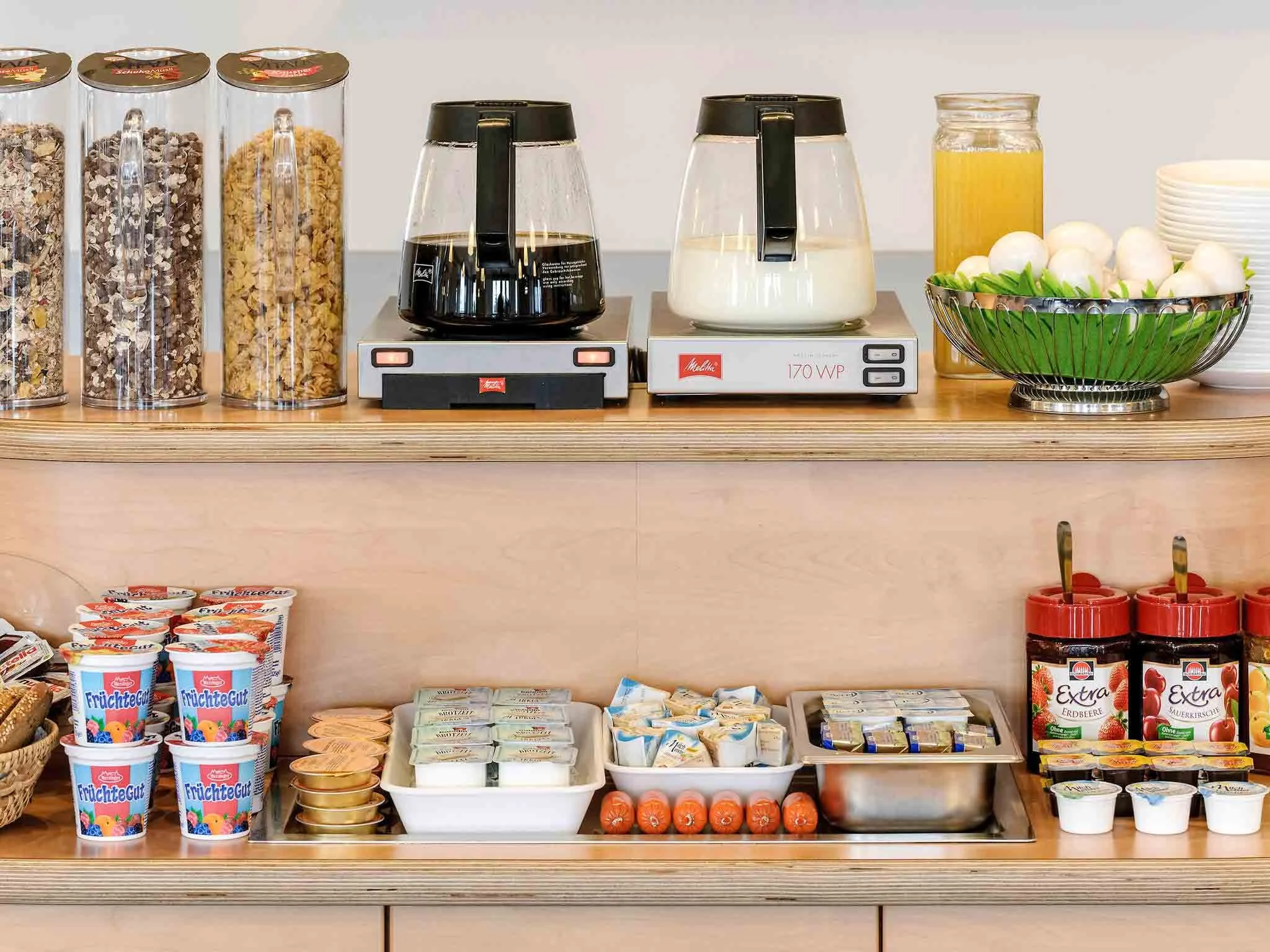 ibis-budget-versailles-trappes-buffet-petit-dejeuner.jpg