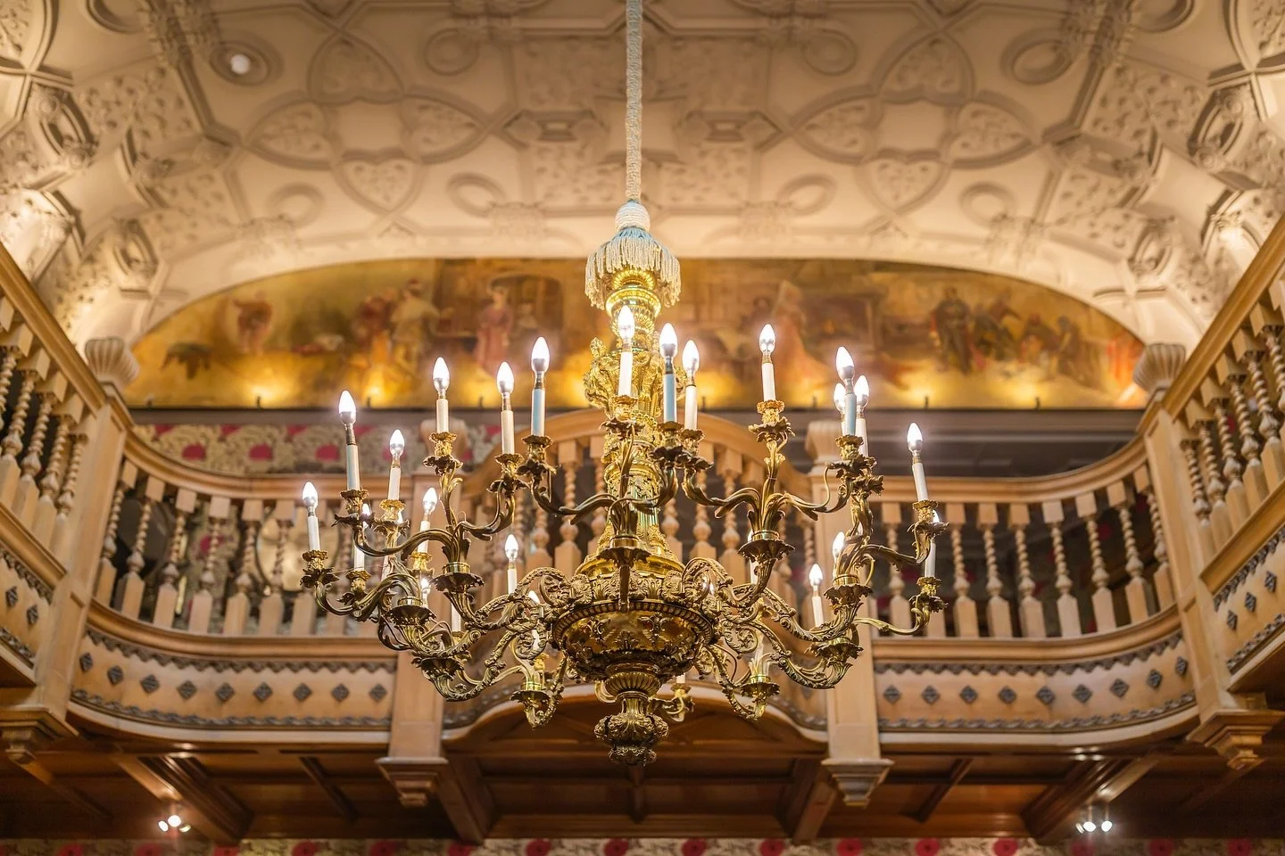 The chandelier at Thornbridge Hall. #lights #details

Thornbridge has to be one of my favourite venues. #derbyshire #weddings #

Get married in style.