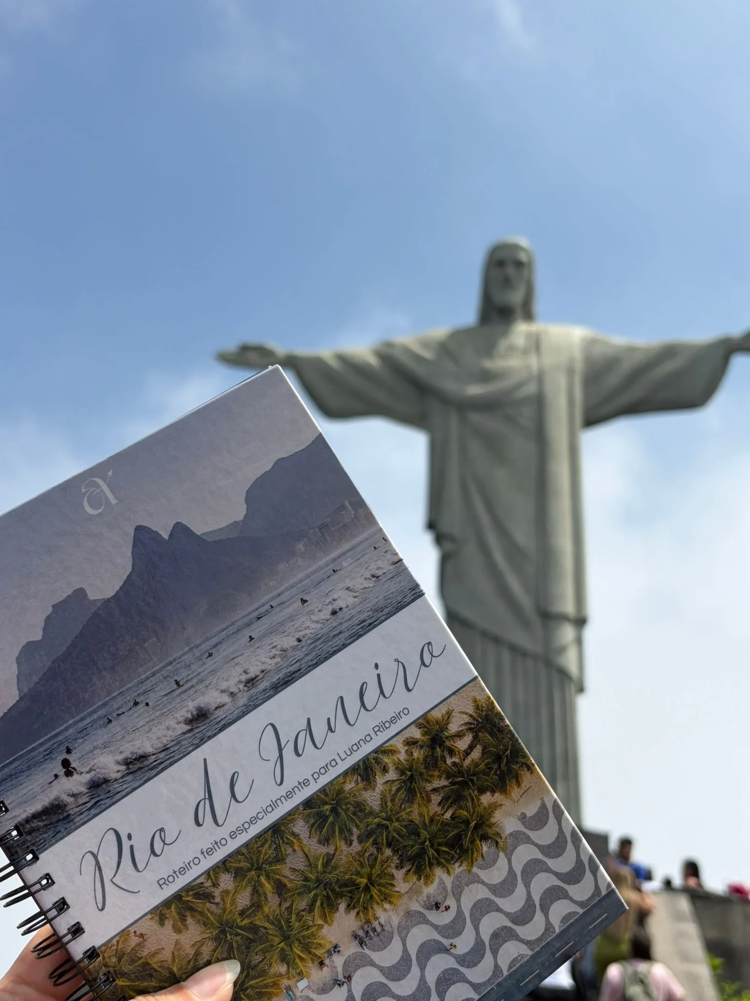 Roteiro personalizado do Rio de Janeiro na frente do Cristo Redentor