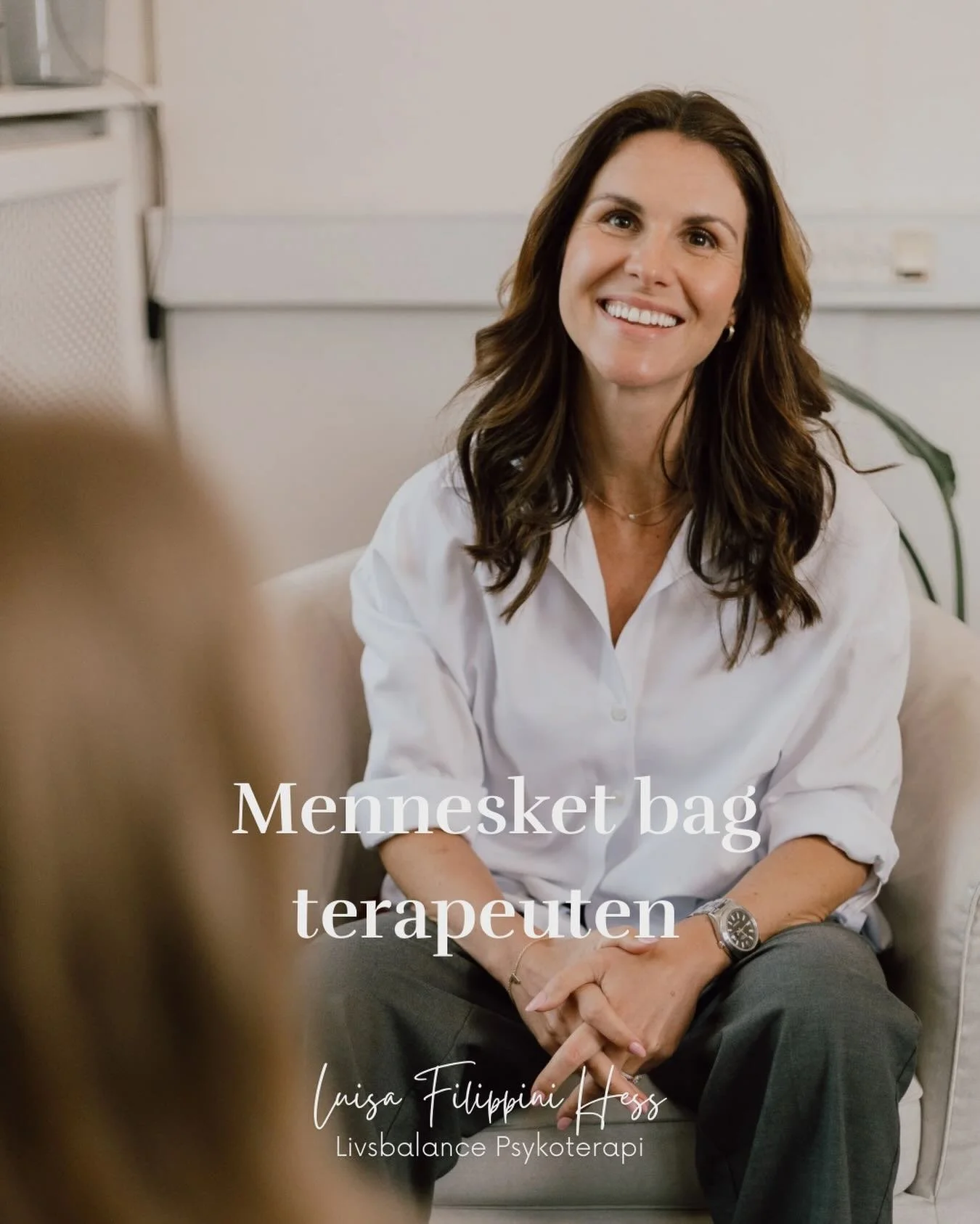 K&aelig;re du, hjertelig velkommen til💚

Mit navn er Luisa Filippini Hess, jeg er Psykoterapeut, mor til to, hustru og ja, i bund og grund et helt almindeligt menneske med en masse f&oslash;lelser og en masse bagage, som jeg har brugt st&oslash;rste