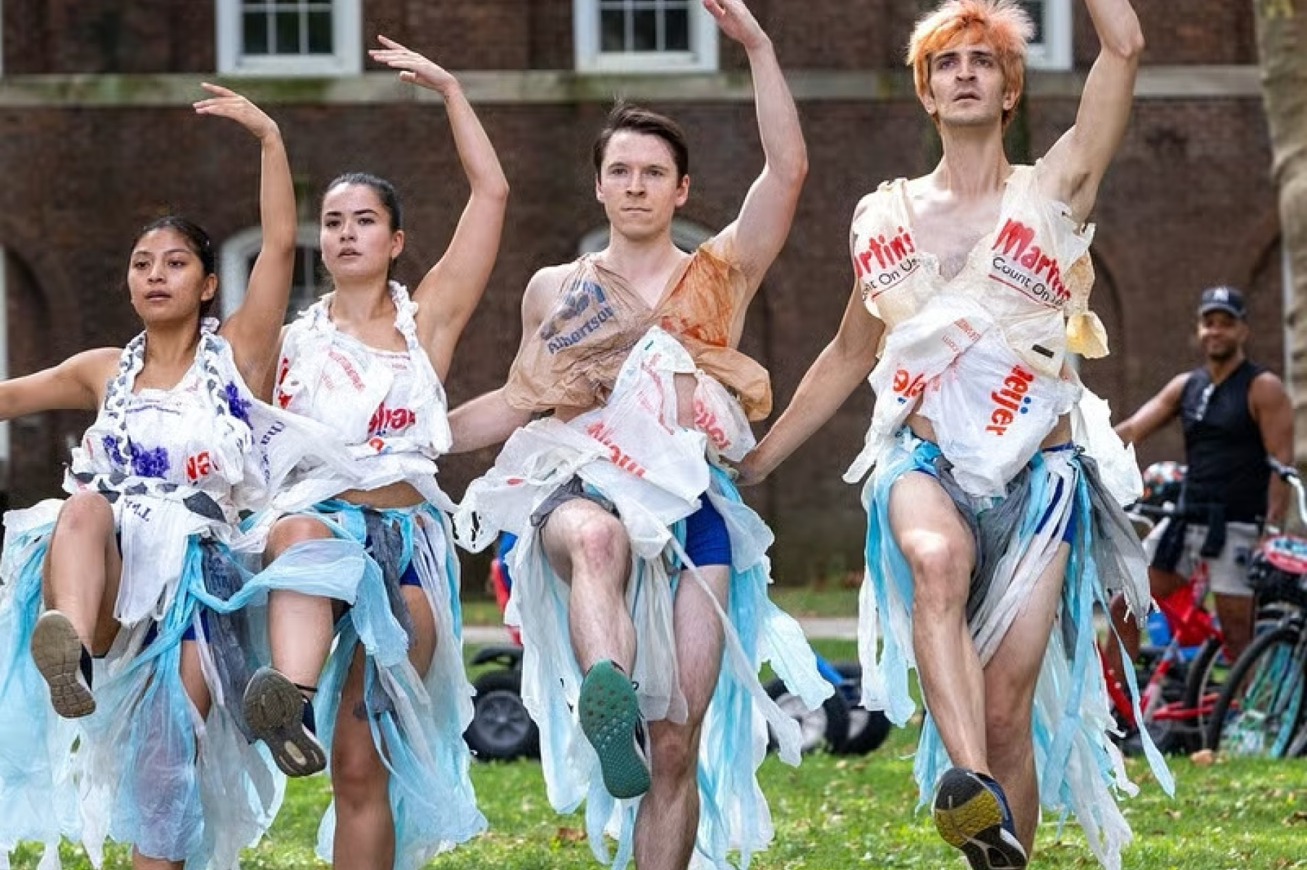 Governor's Island | The Eco Arts Fes­ti­val is a day of eco-inspired per­for­mances, instal­la­tions, films and inter­ac­tive work­shops and activ­i­ties that are free and open to the pub­lic pro­duced by Arti­choke Dance Com­pa­ny. Join for a day fu