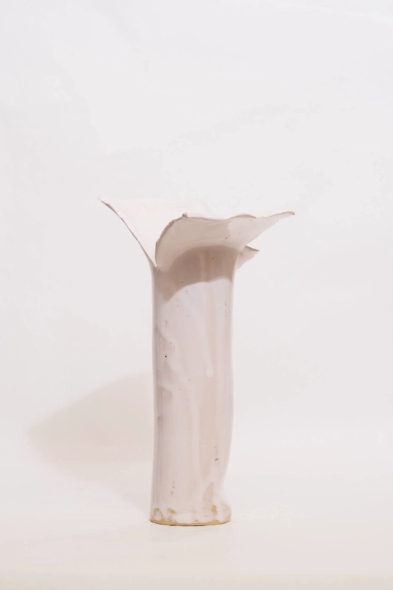 EXTRUDED VASE (WHITE) BY ALI GALLEFOS