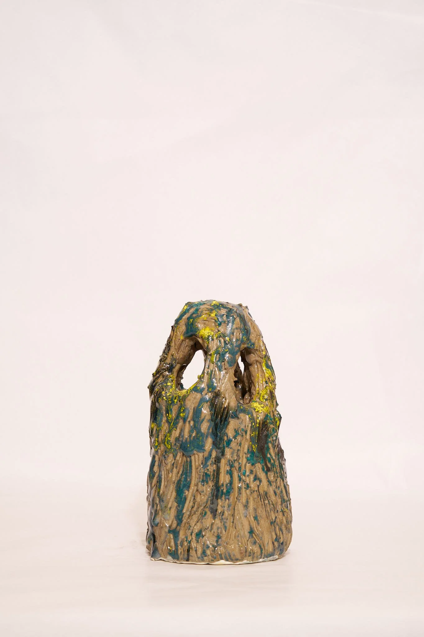 VACANT VASE (SMALL) BY ALI GALLEFOS