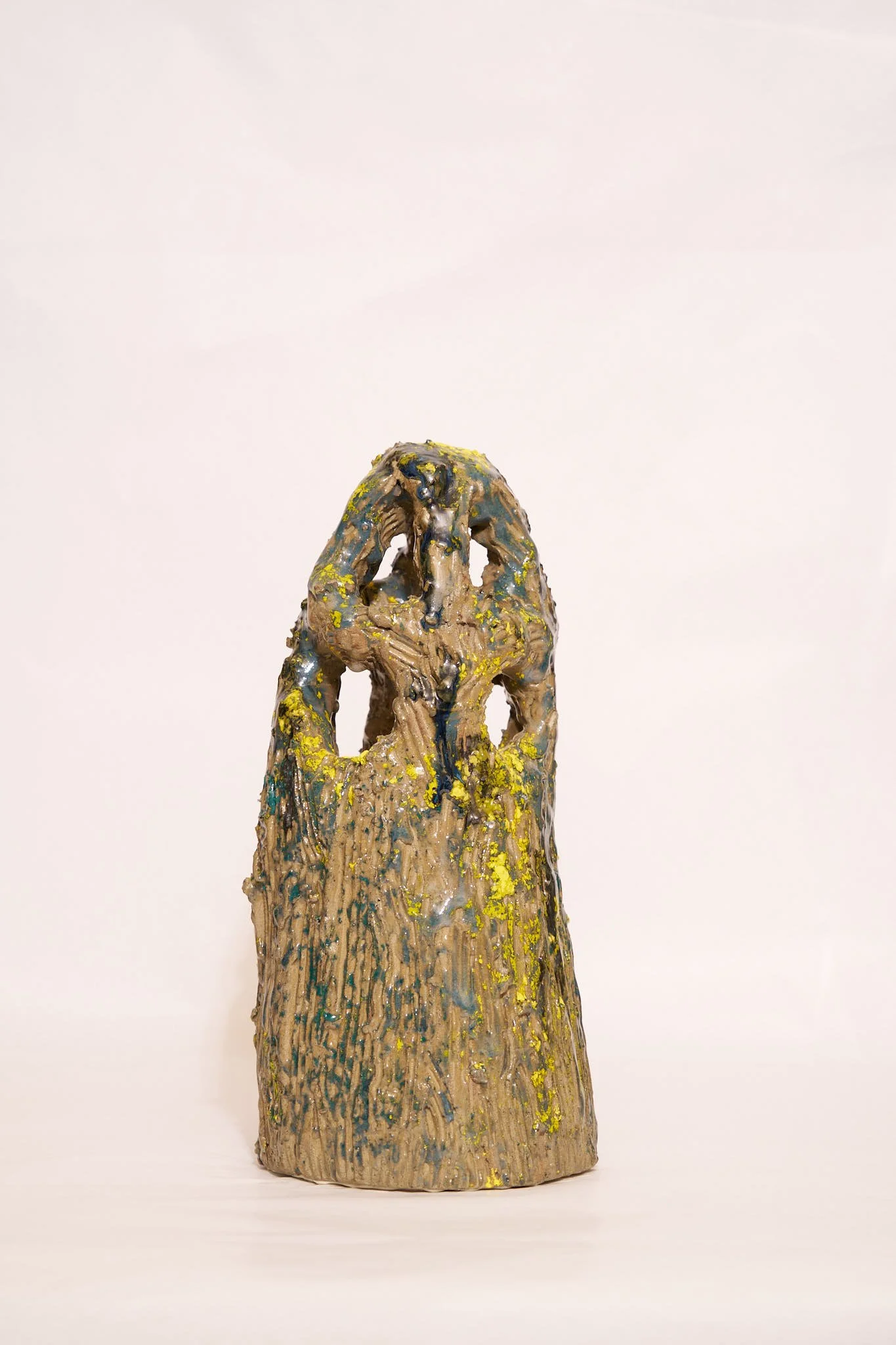 VACANT VASE (MEDIUM) BY ALI GALLEFOS