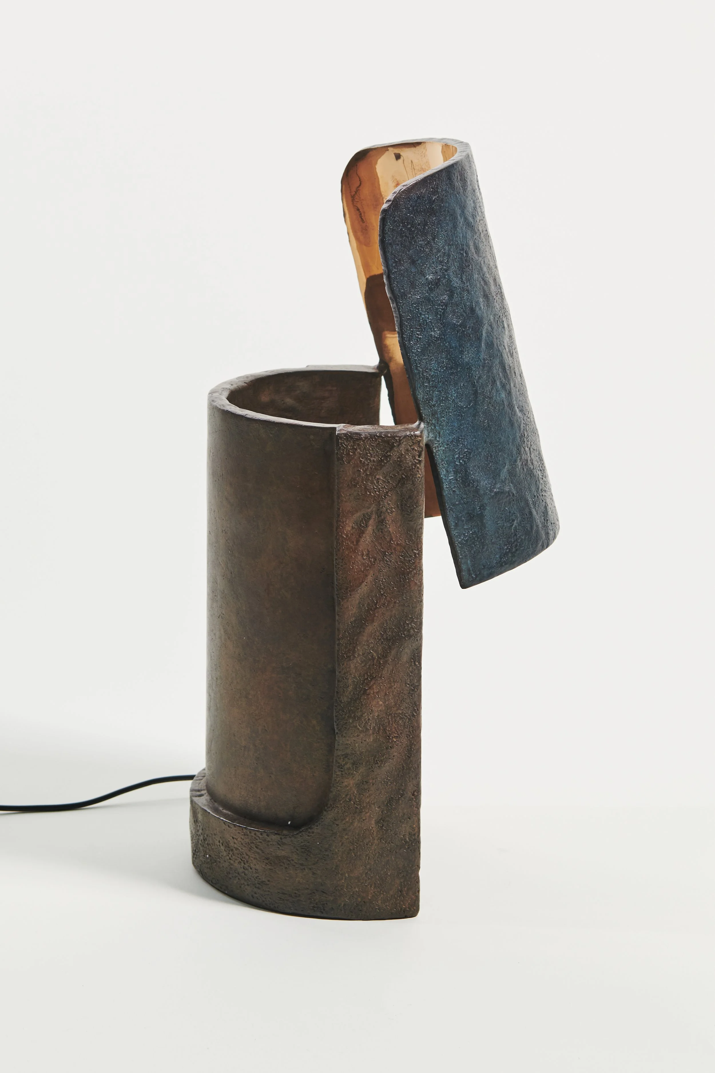 FOSSIL TABLE LAMP BY ONNO ADRIAANSE X PROJECT MATERIA