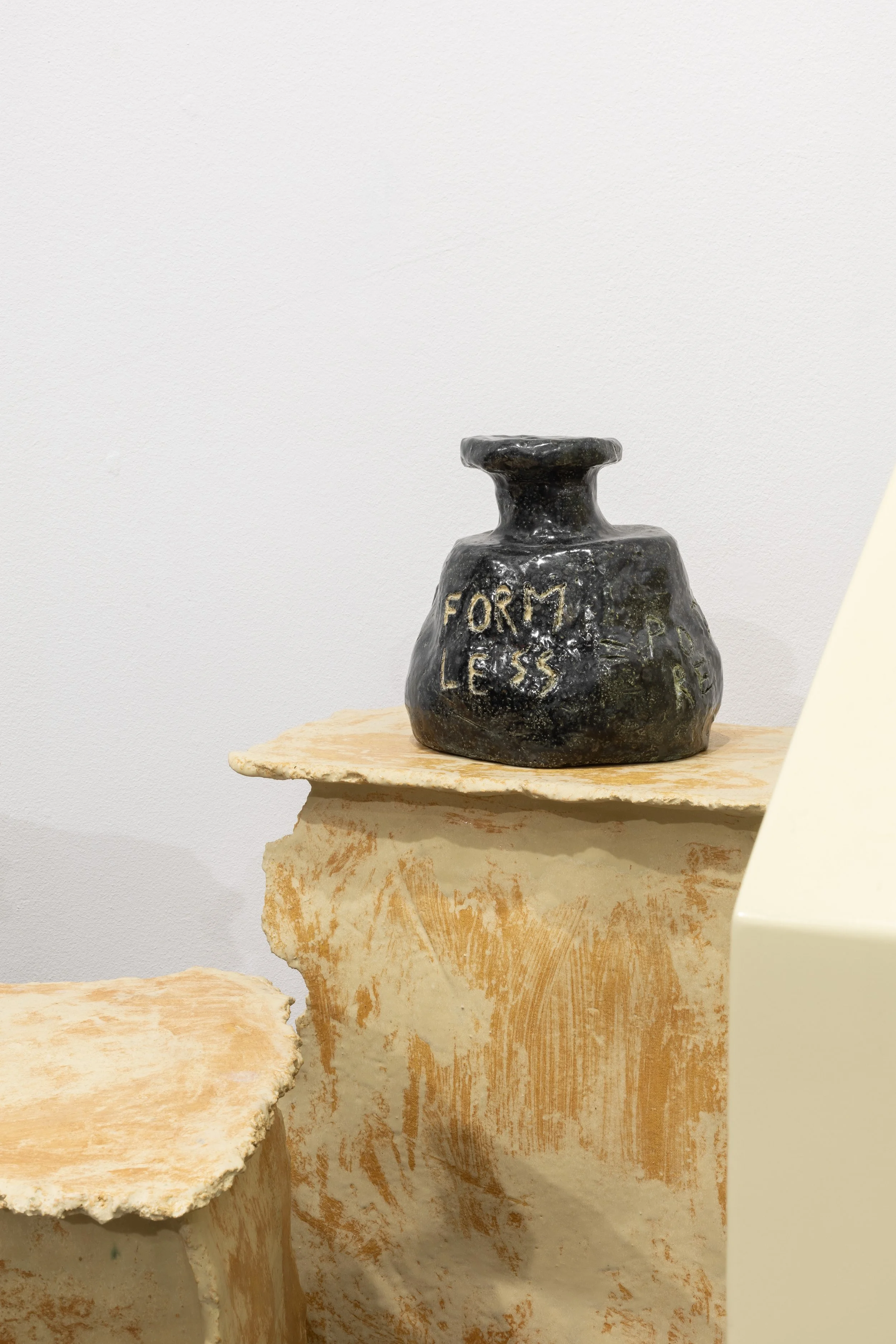 FORM LESS PORE DOWN VASE BY WILLEM VAN HOOFF