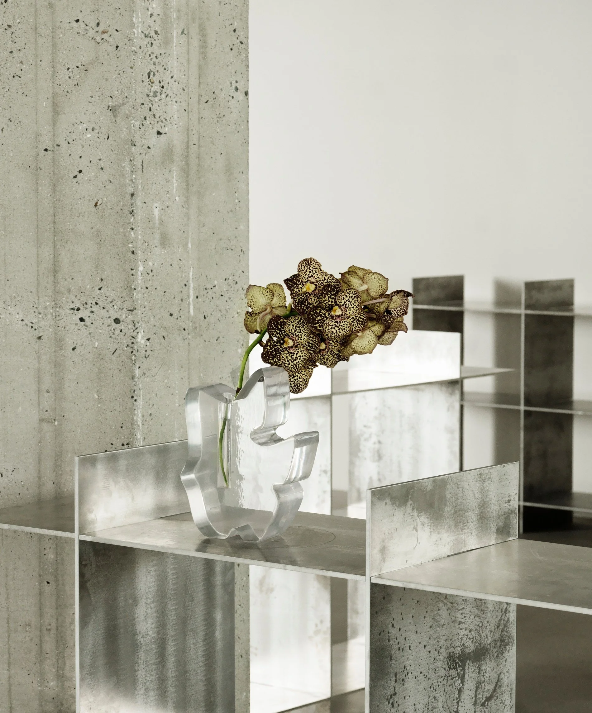 2026_Draw_Vase_Large_04.jpg
