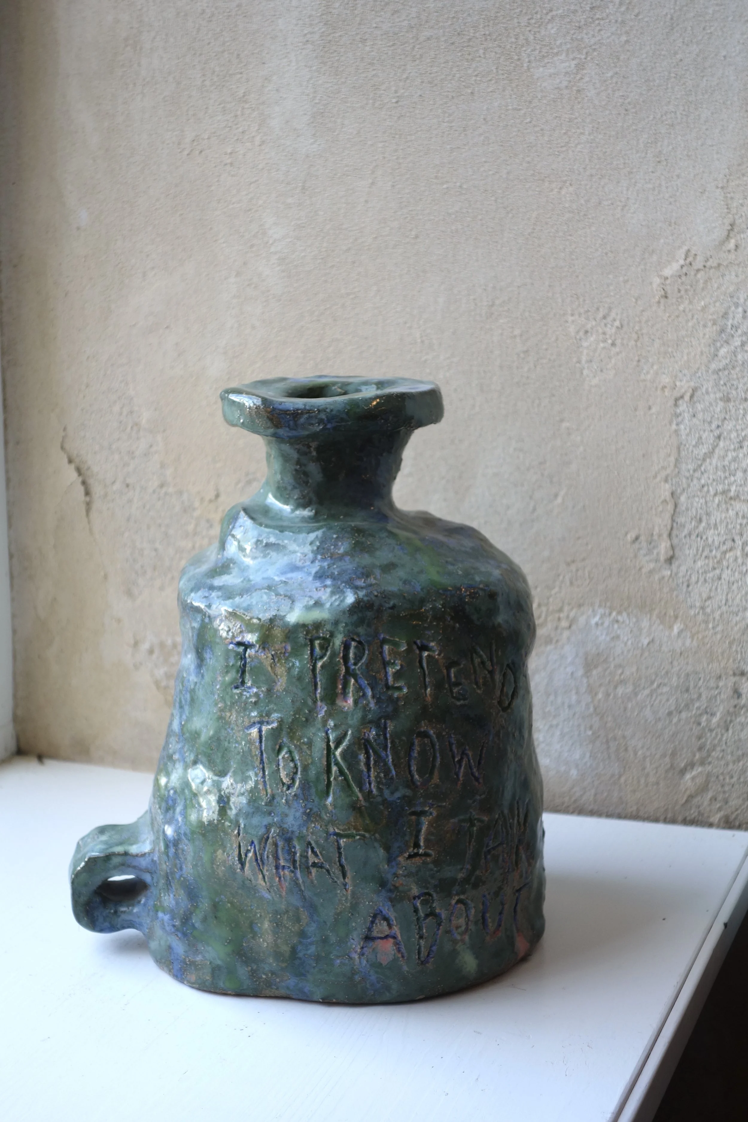 I PRETEND TO KNOW WHAT I TALK ABOUT VASE BY WILLEM VAN HOOFF