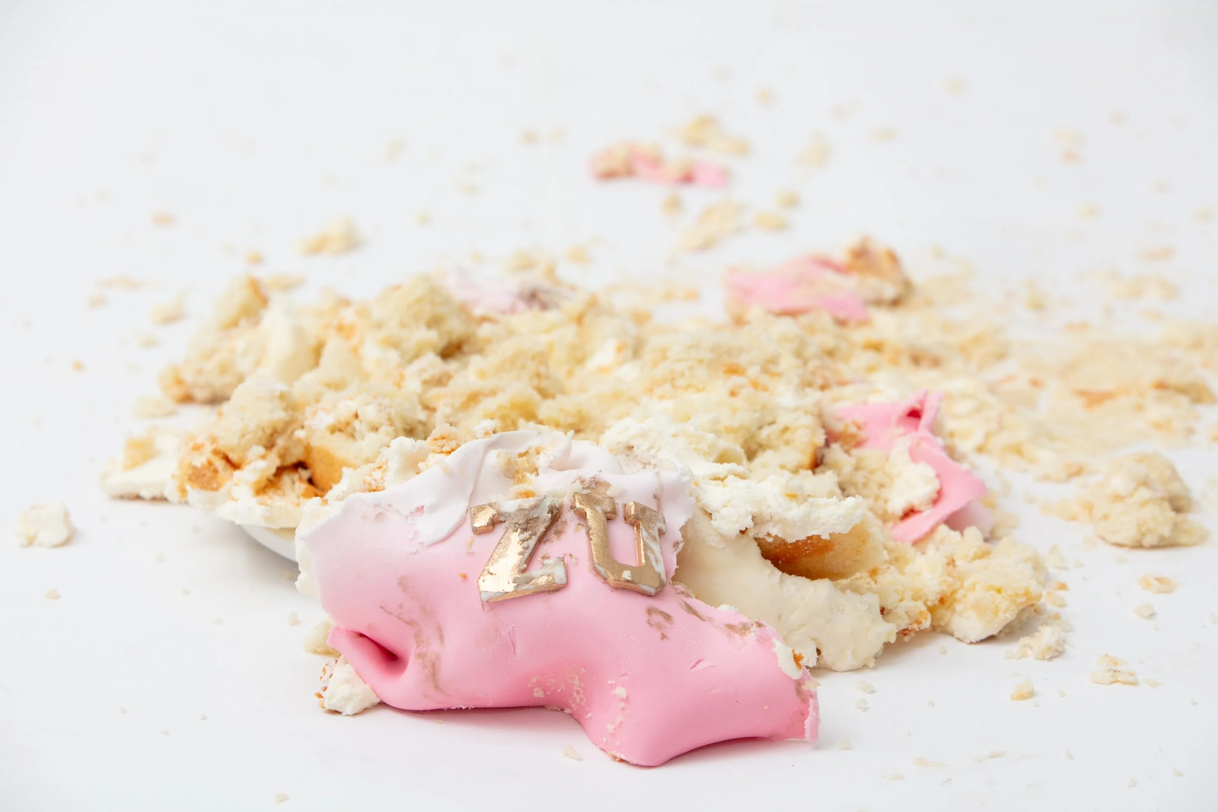 CAKE SMASH PHOTOSHOOT