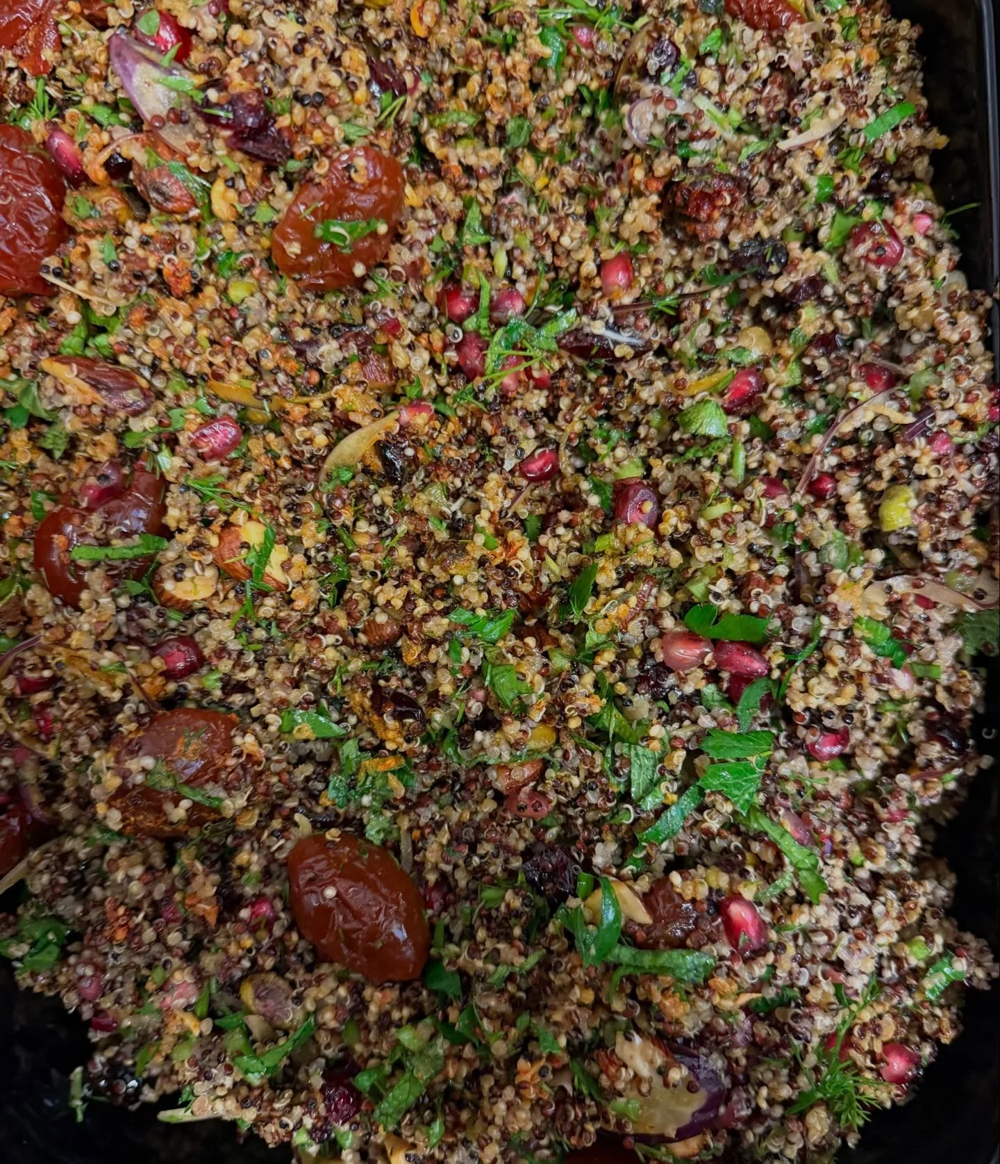 Quinoa Salad 
Quinoa 
Sun-dried cheery tomatoes 
Pistachios
Almonds 
Dill
Mint
Parsley 
Pomegranate 
EVOO
Lemon juice 
Secret spice mix 

#yummy #roastedstrathaven #stillhatevegans
