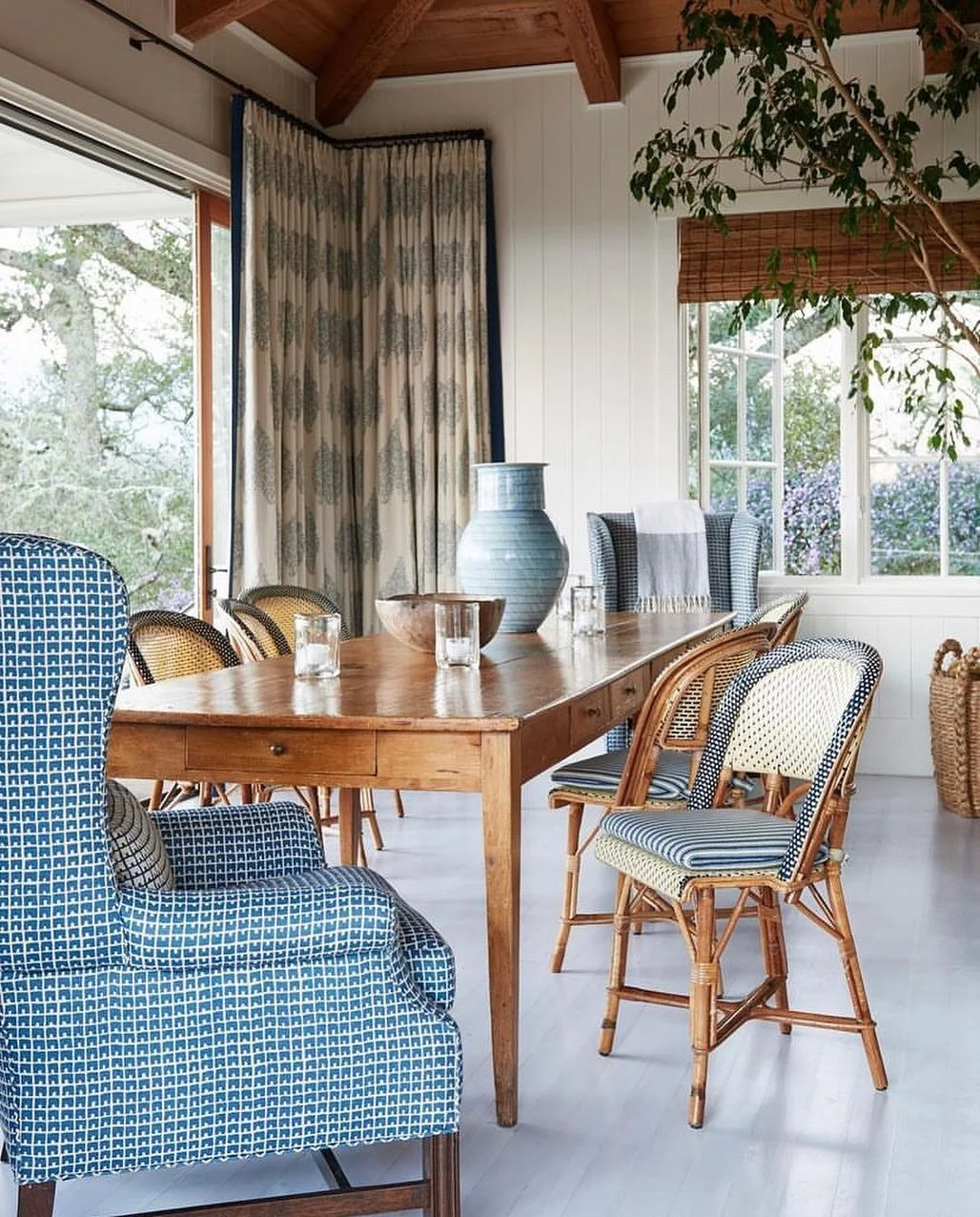 California casual by @markdsikes_interiors 
Especially love the white painted wood floor!