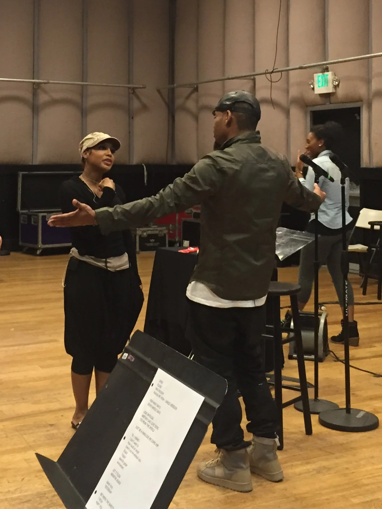 Rob Lewis leading a rehearsal with Toni Braxton.