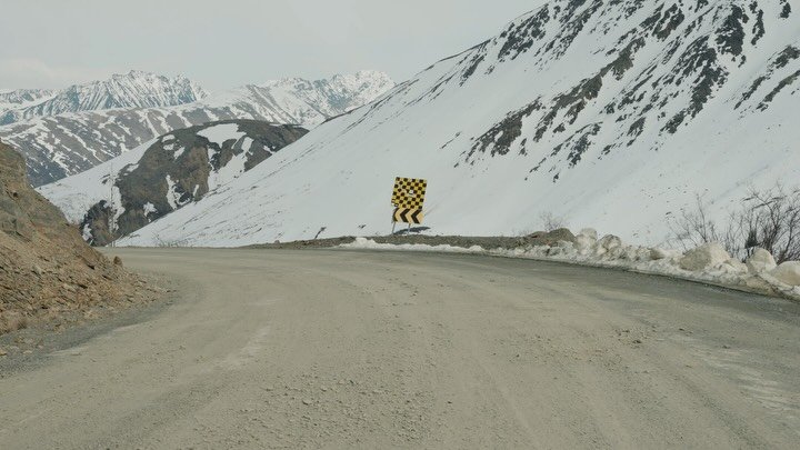 Postcards from Beyond Parallels, the film. You don't have to venture far off the road to be fully immersed in the rugged beauty of Northern Canada. Absolute dream to film here.

#expeditionakor #explorecanada #travelyukon #spectacularnwt #sonycinema