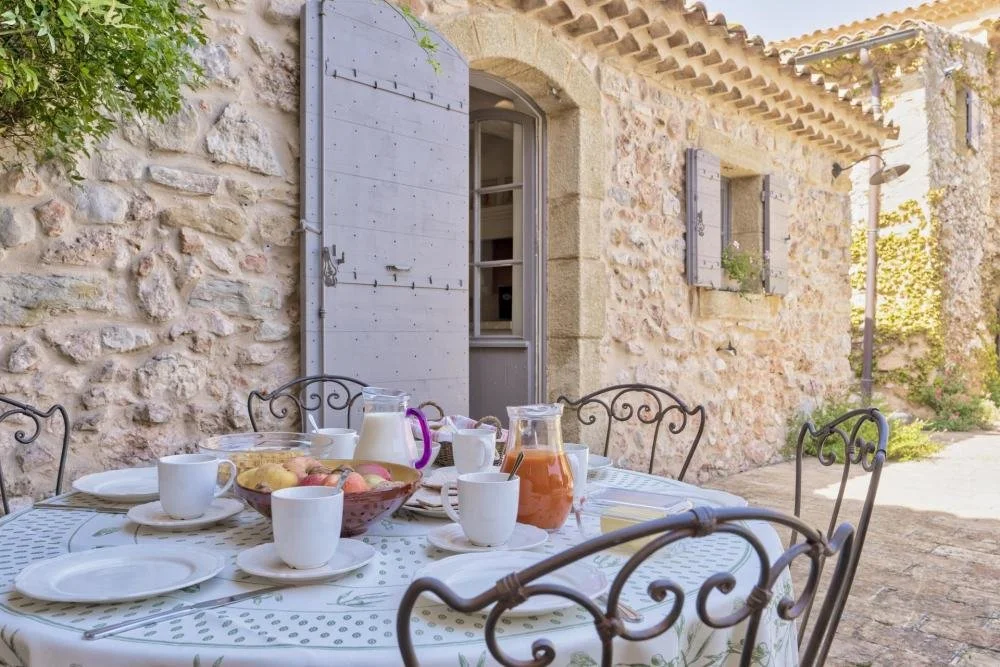 outdoor dining 2.jpg