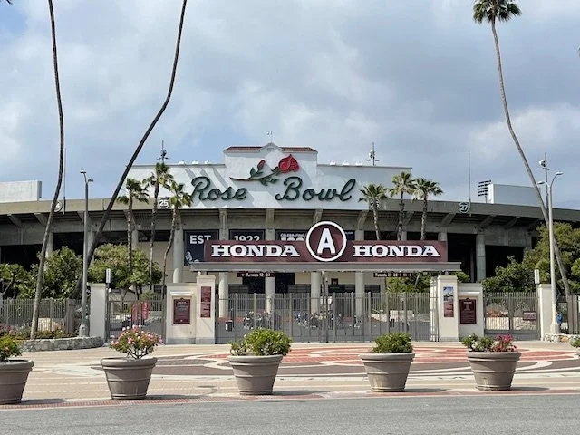 Pasadena, CA:

I loved riding through the residential neighborhoods of Pasadena! Almost every yard
had rose bushes blooming. No wonder this city hosts the Rose Bowl Parade!!