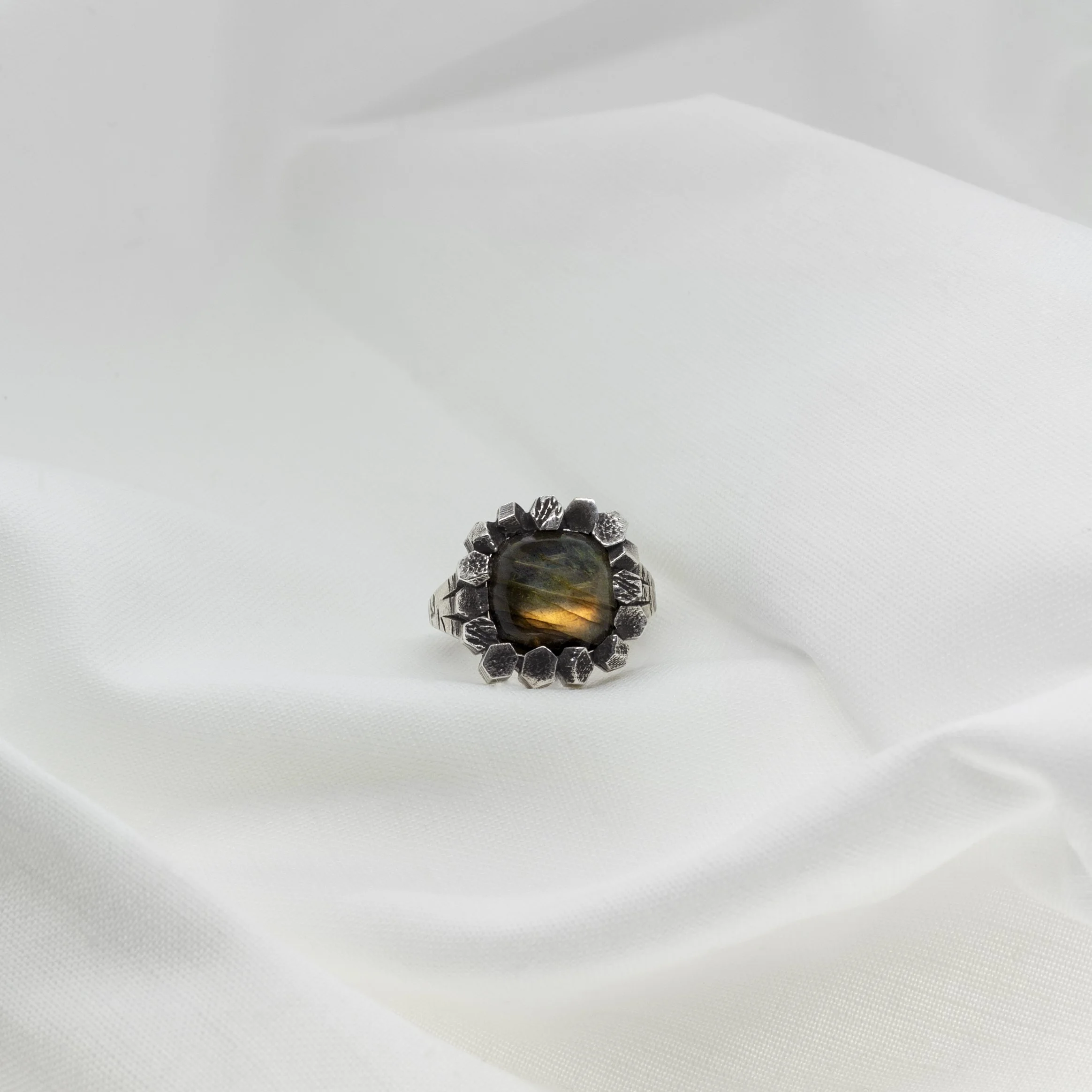 labradorite-basalt-ring-sterling-silver-cadera-jewelry
