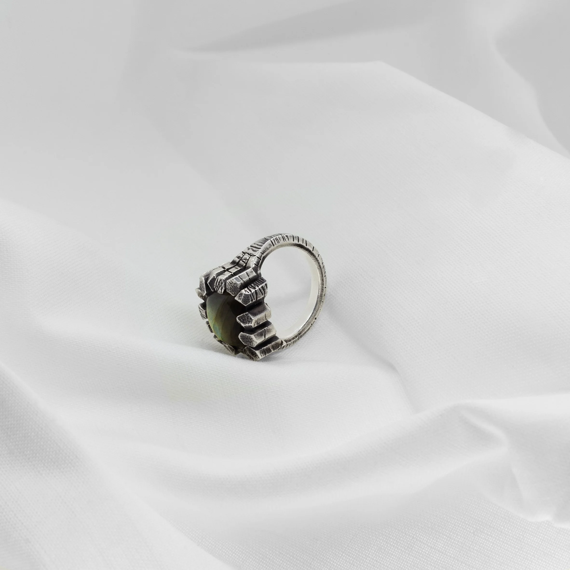 labradorite-basalt-ring-sterling-silver-cadera-jewelry