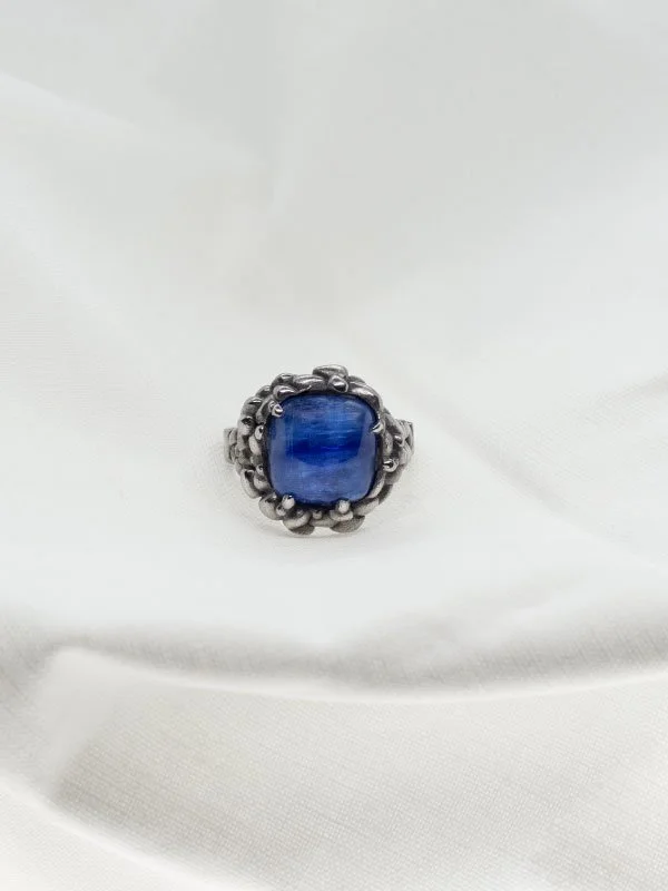 Black Pebbles Kyanite Ring
