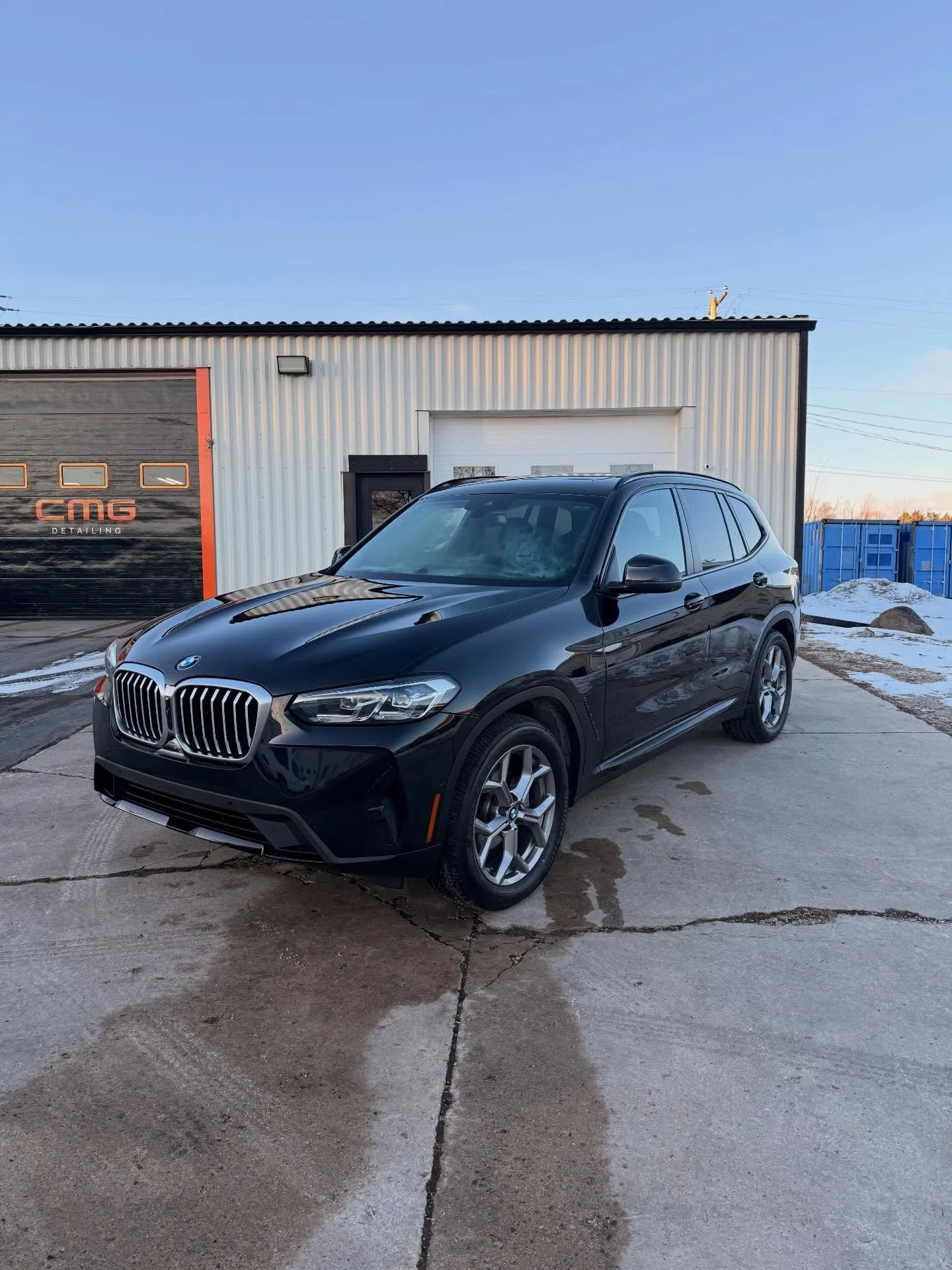 2023 @bmw X3 30i came in for a full Chrome Delete - Every trim besides Grill (Roof Rails, Window trim, Door Trim, Front and rear Bumper accents) Done in @3mfilms Gloss Black 

For all Vinyl + Color PPF wraps, Call or Message me for scheduling! 
📞414