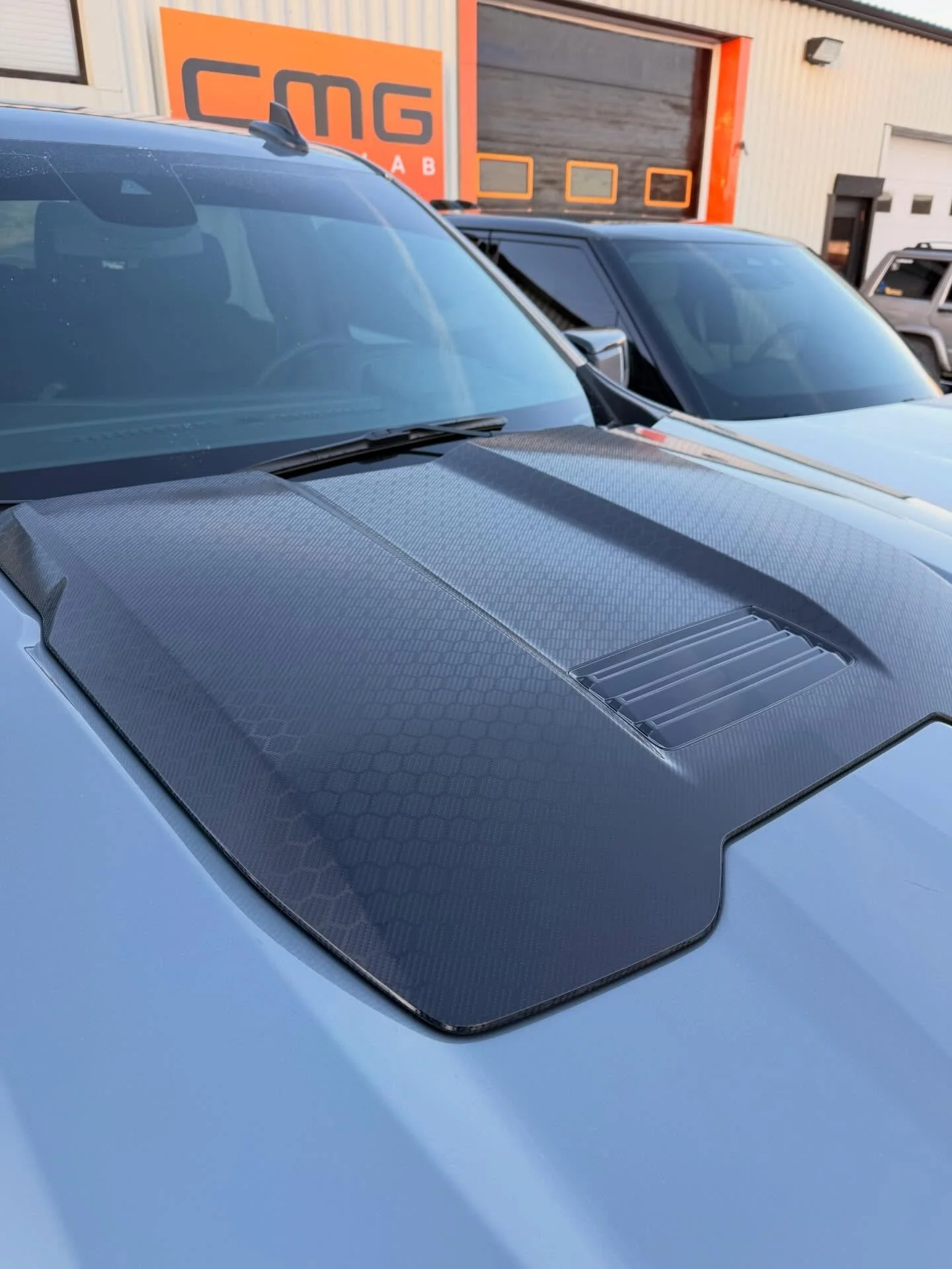 Chevy Trail Boss Hood in for @tinybotvinyl Honeycomb Carbon - Refreshing way to change up how the truck looks! 

For all Vinyl + Color PPF wraps, Call or Message me for scheduling! 
📞414-274-9295
🌐cfdesignswi.com

🛠️ tools: @pidproseries @thebanan