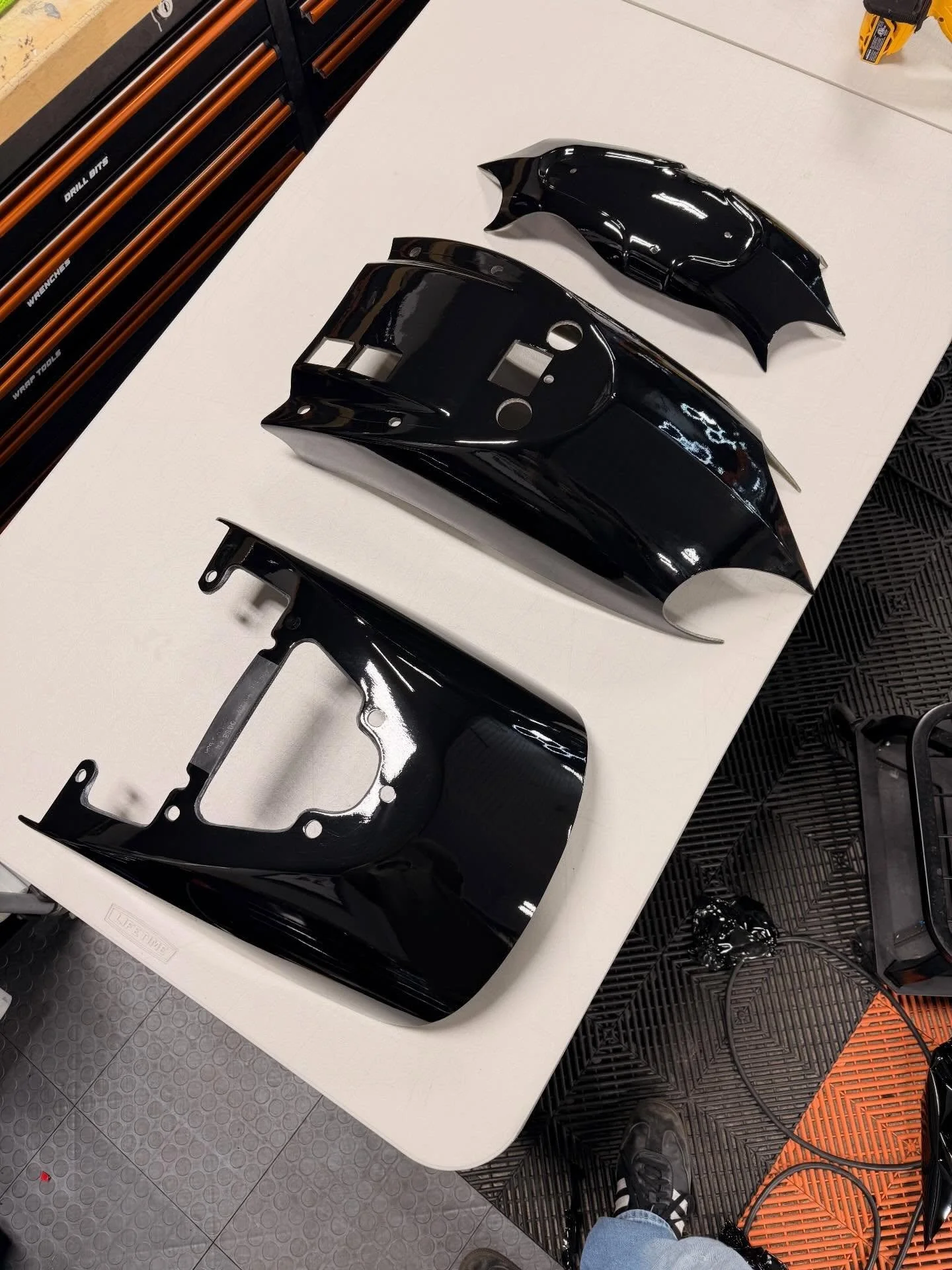 Some Harley Davidson V-Rod fenders came in looking to get brought back to life. Fully wrapped in @3mfilms Gloss Black - These are ready to be put back on and look great!

#CFDesignsWI #vrod #glossblack #harleydavidson #harleywrap