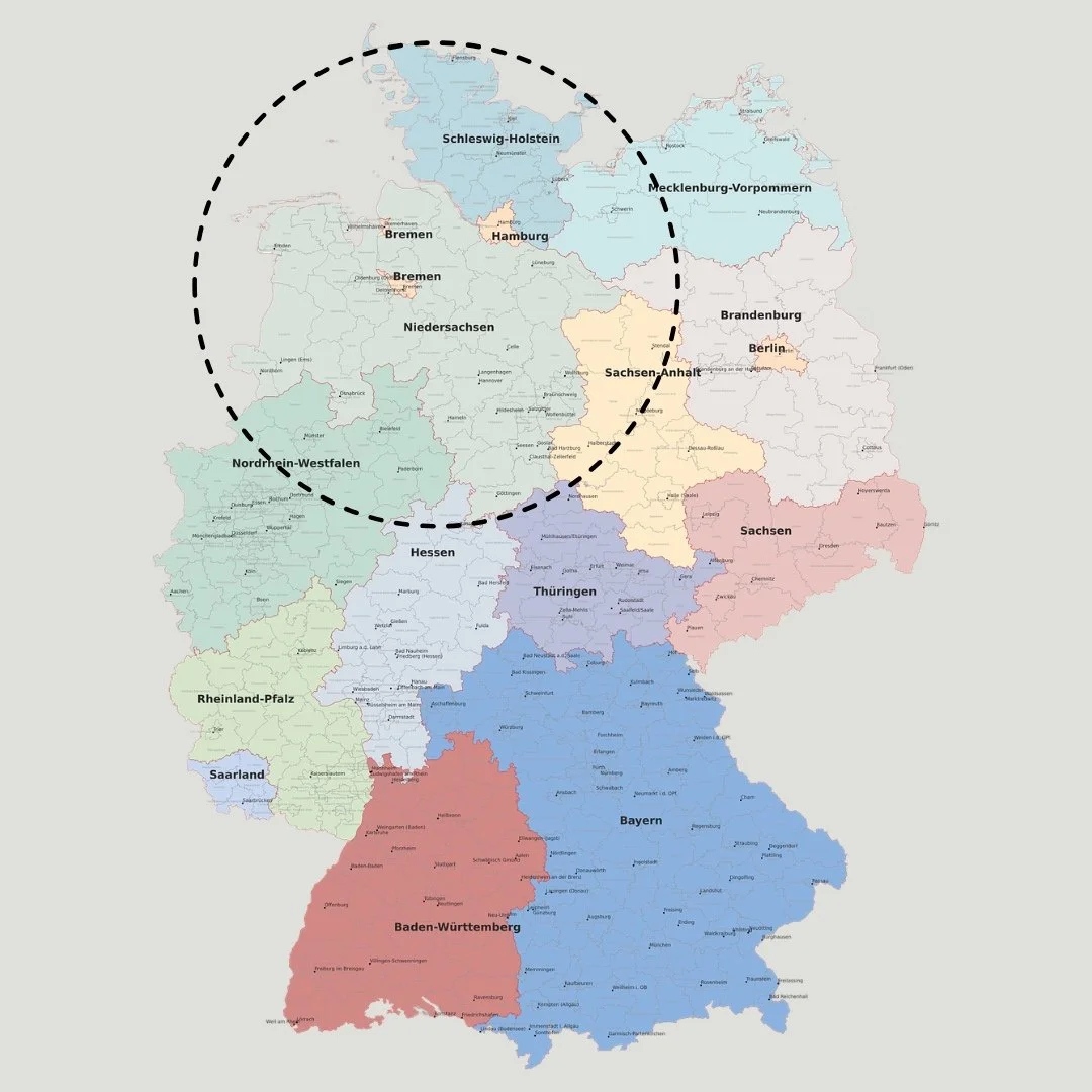Karte von Deutschland mit Bundesländern farblich markiert und einem schwarzen, gestrichelten Kreis um Nord- und Ostdeutschland.