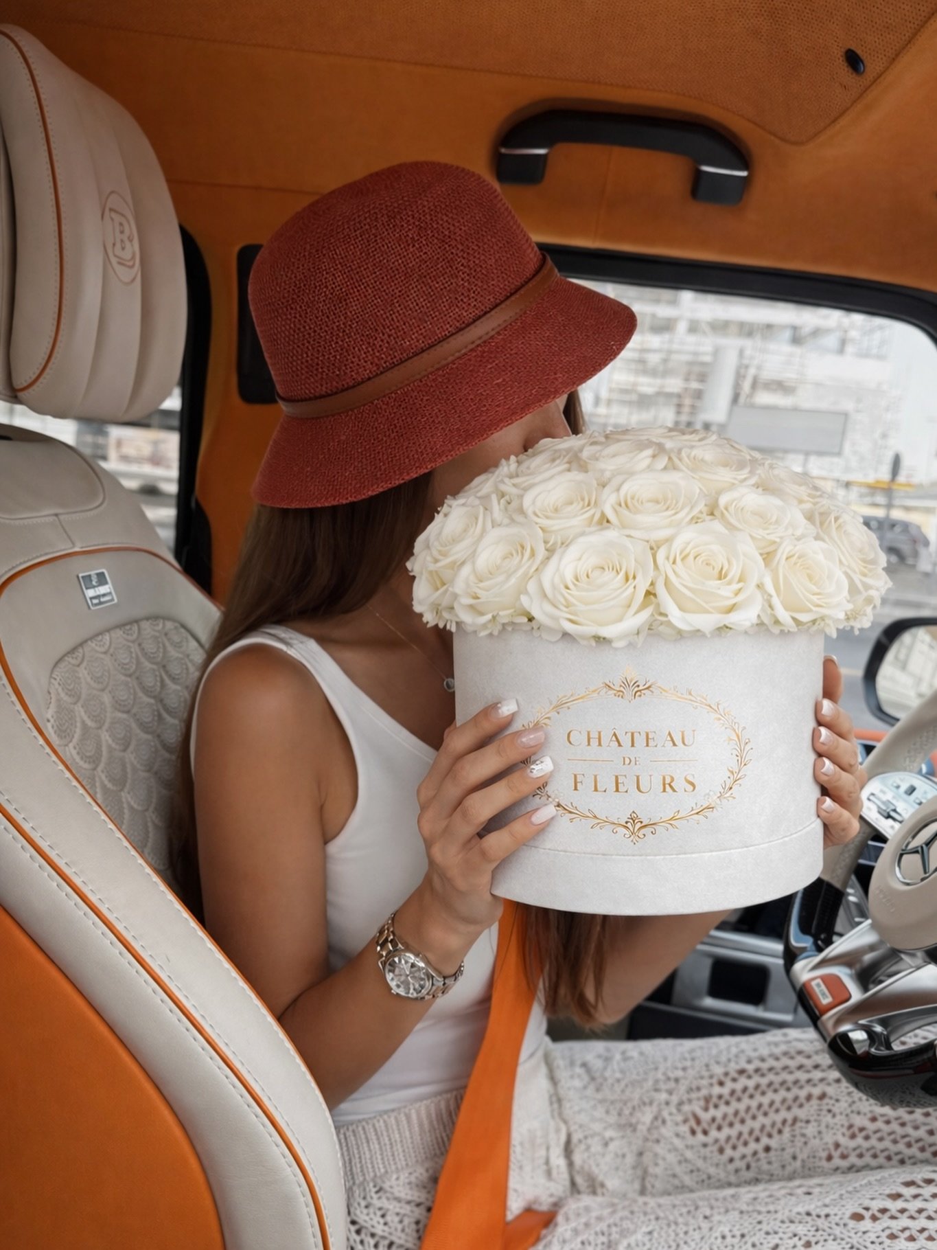 Alexandra stopped by for her hand arranged fresh white roses 🤍

Orange and white together make the perfect contrast. A simple moment that feels effortlessly elegant.

Order online: www.chateaudefleurs.com
Contact 💌 info@chateaudefleurs.com

📍Downt