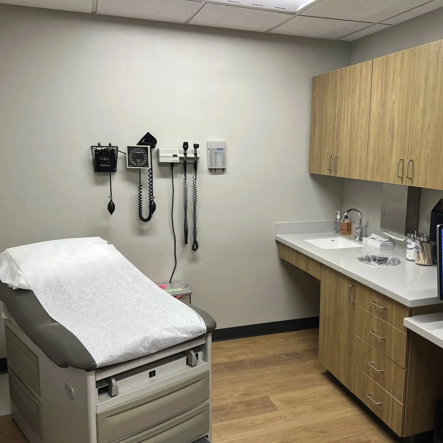 INTERIOR OF PATIENT TREATMENT ROOM LAKESIDE PHYSICANS OFFICE