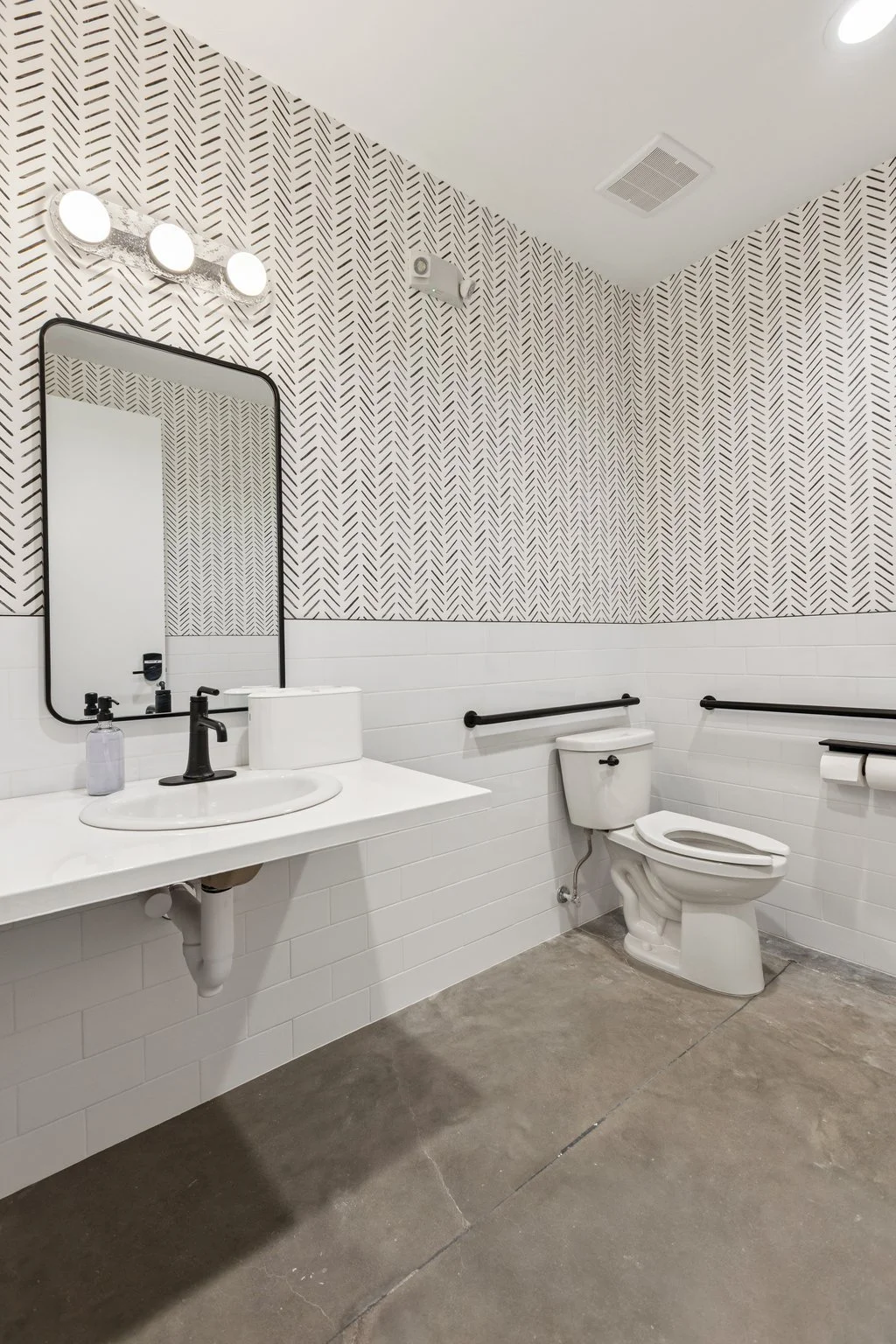 43-web-or-mls-7764 - 7878 Main St_043.jpg